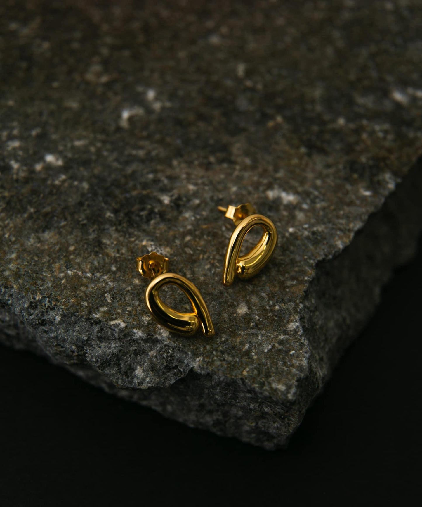 SMELLY so’不對稱純色耳釘