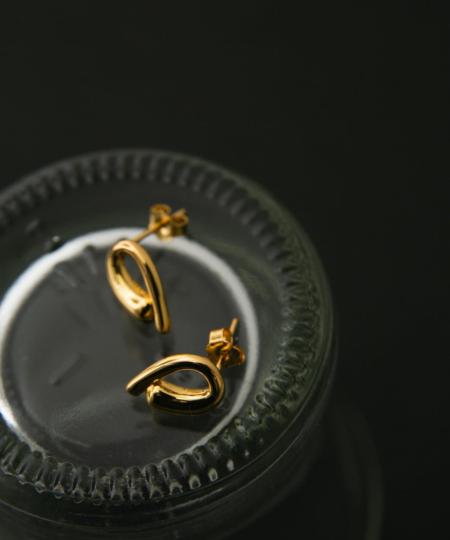 SMELLY so’不對稱純色耳釘