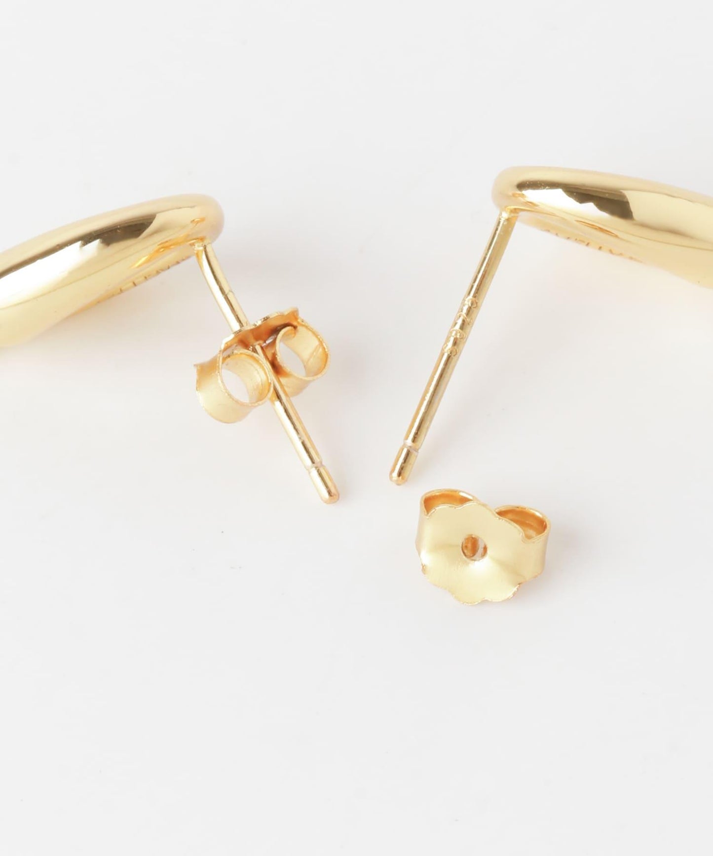 SMELLY so’不對稱純色耳釘