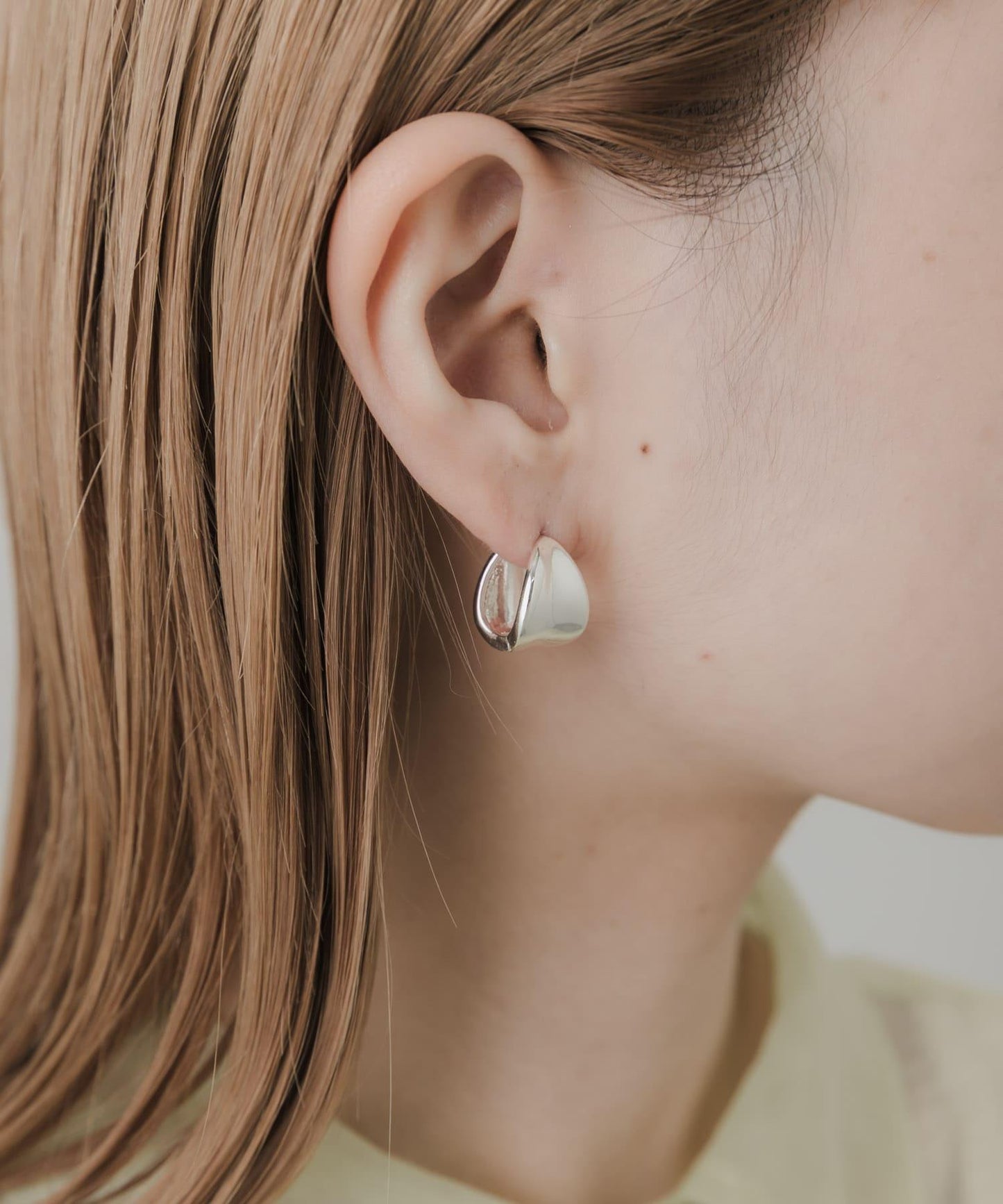 金屬一觸式耳環