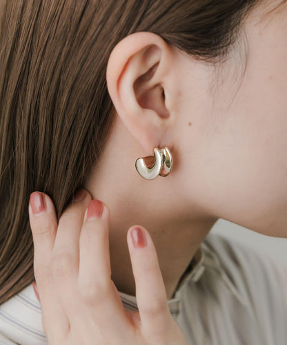 微彎寬款耳環