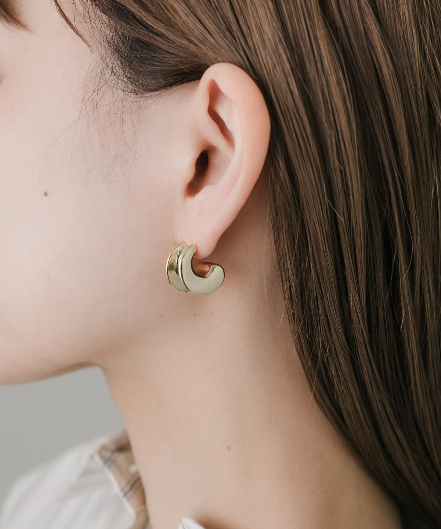 微彎寬款耳環