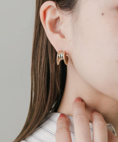 微彎寬款耳環