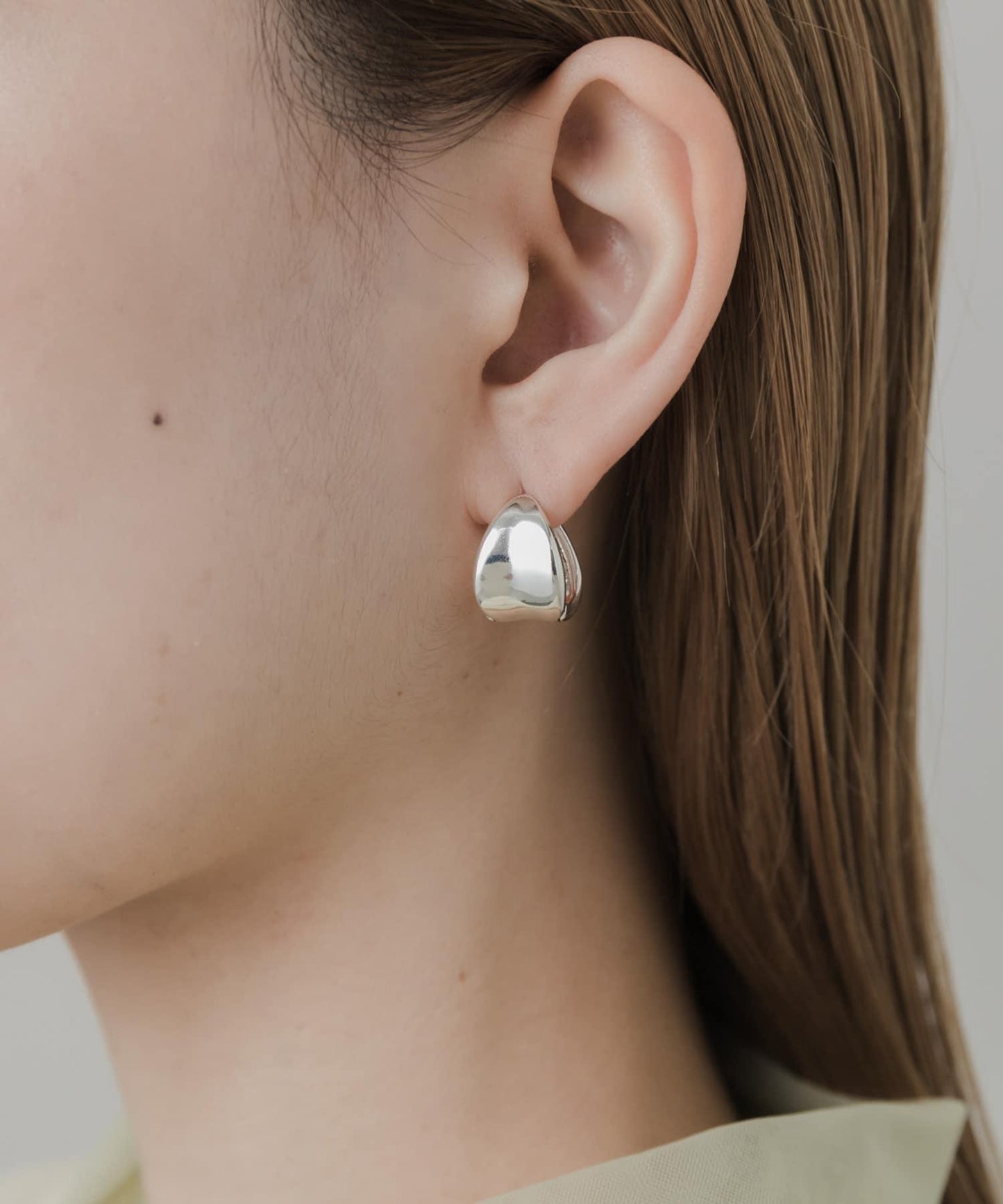 金屬一觸式耳環