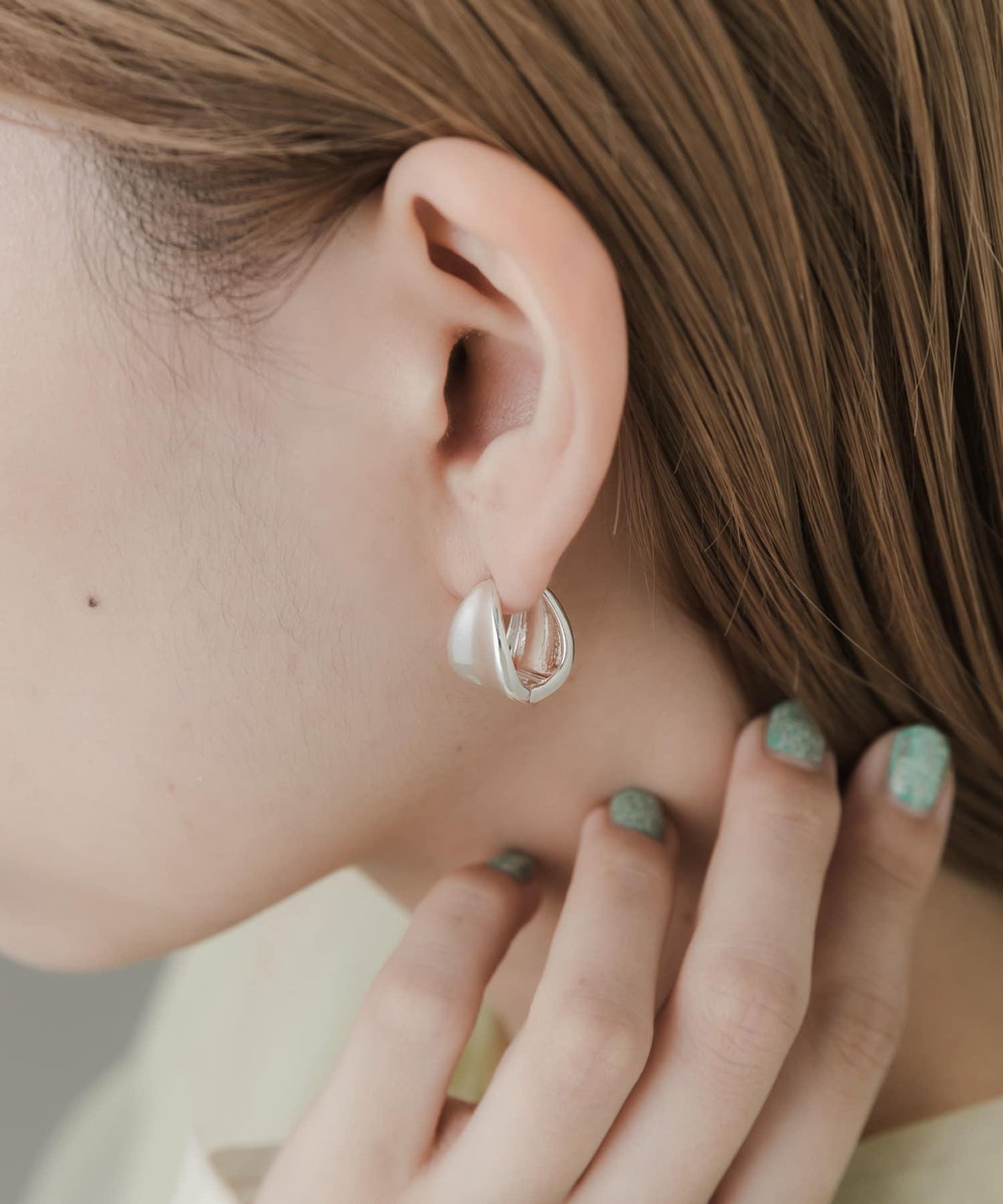 金屬一觸式耳環