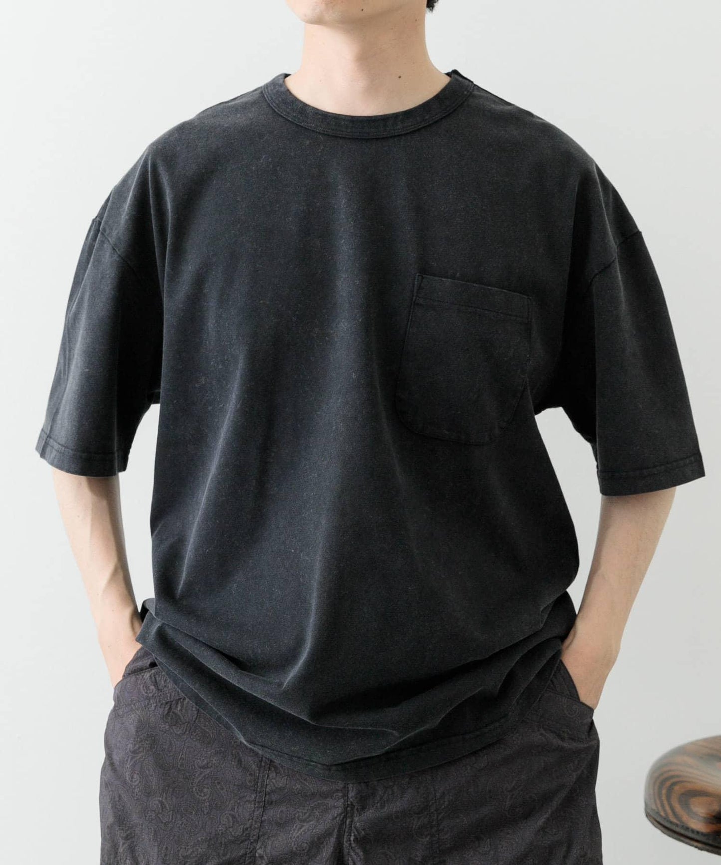 水洗工藝圓領平紋針織口袋T恤