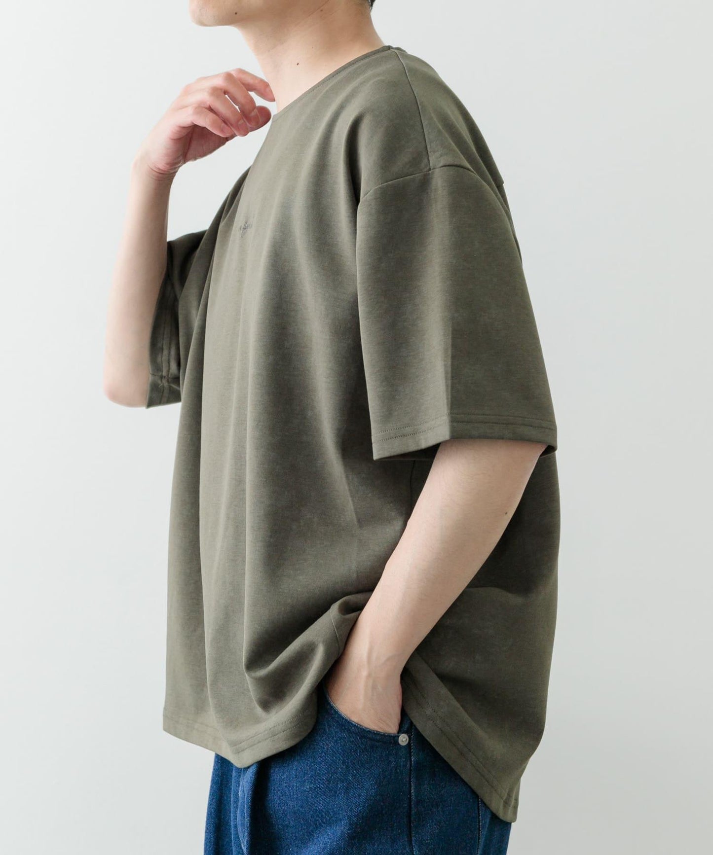 單點刺繡漸變針織上衣
