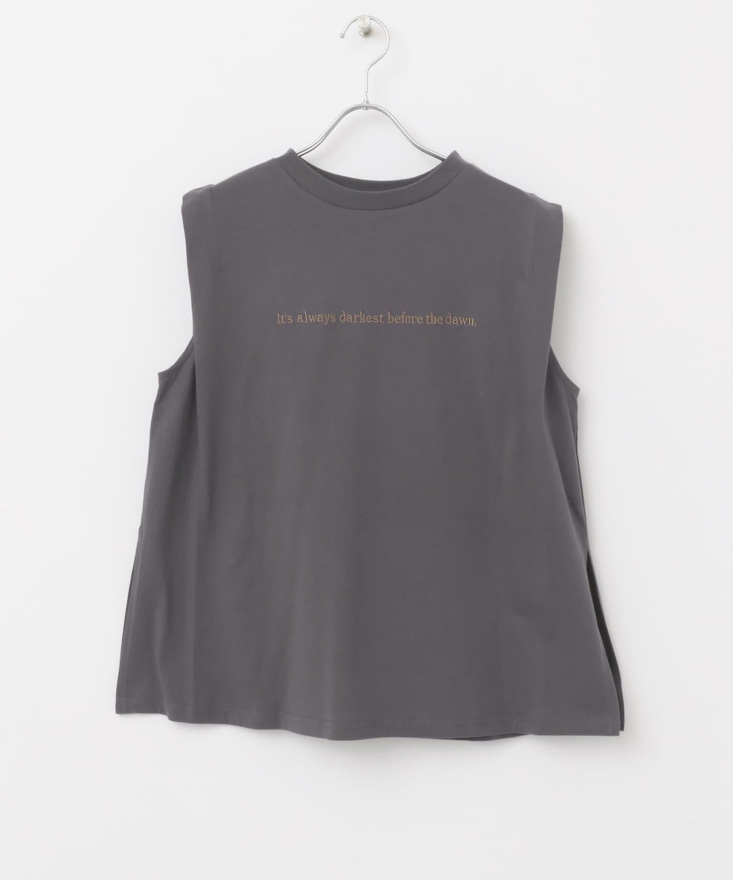 肩部褶皺標誌T恤