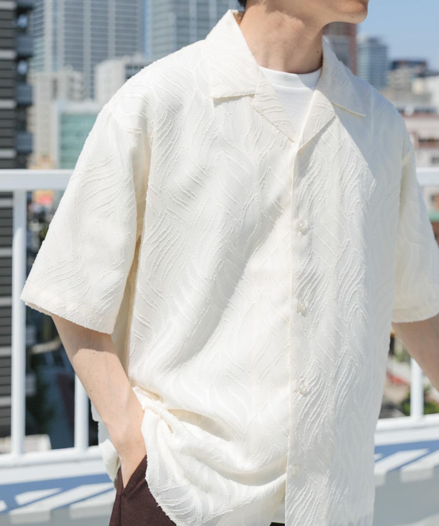 波浪剪裁開領透視襯衫