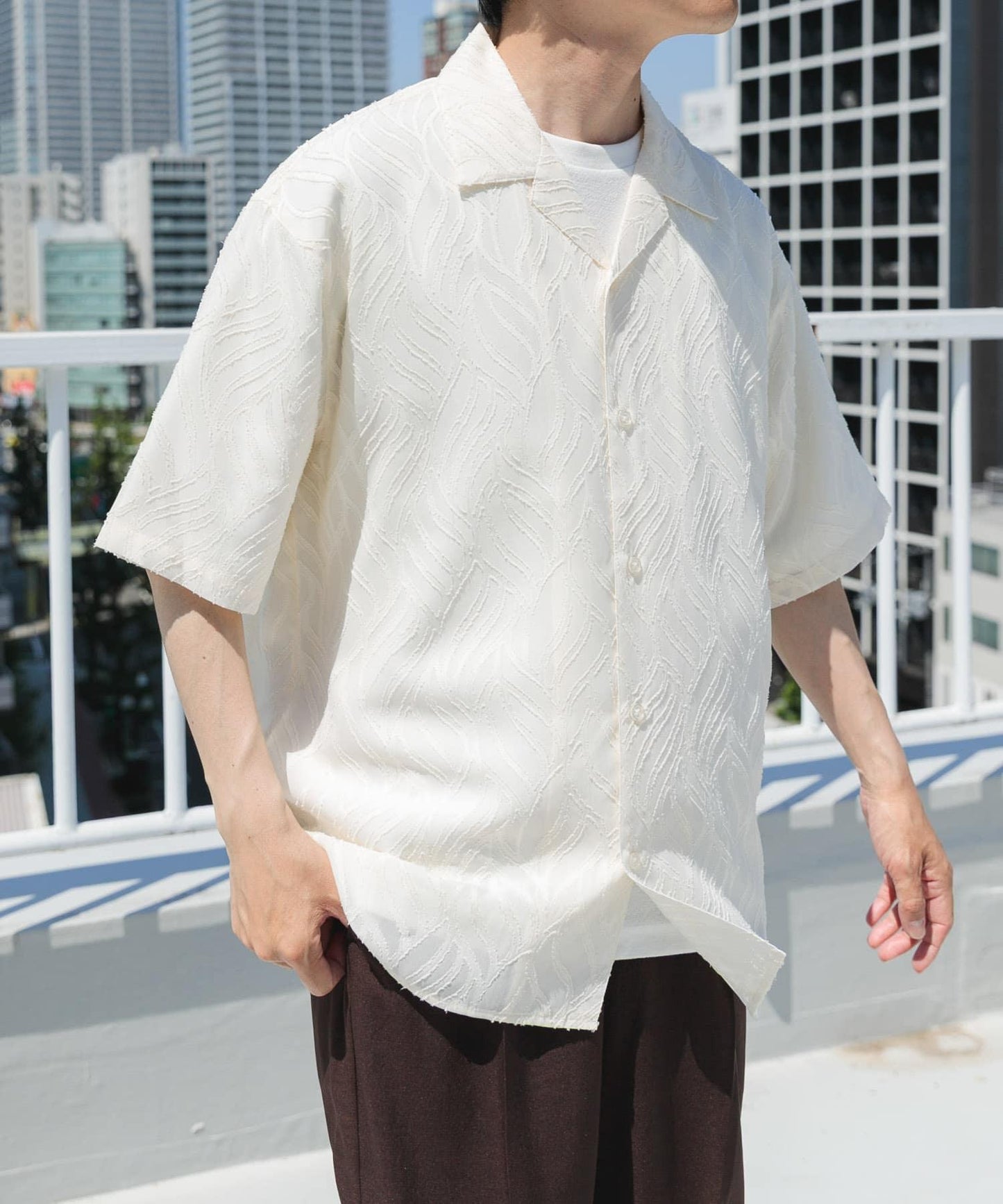 波浪剪裁開領透視襯衫