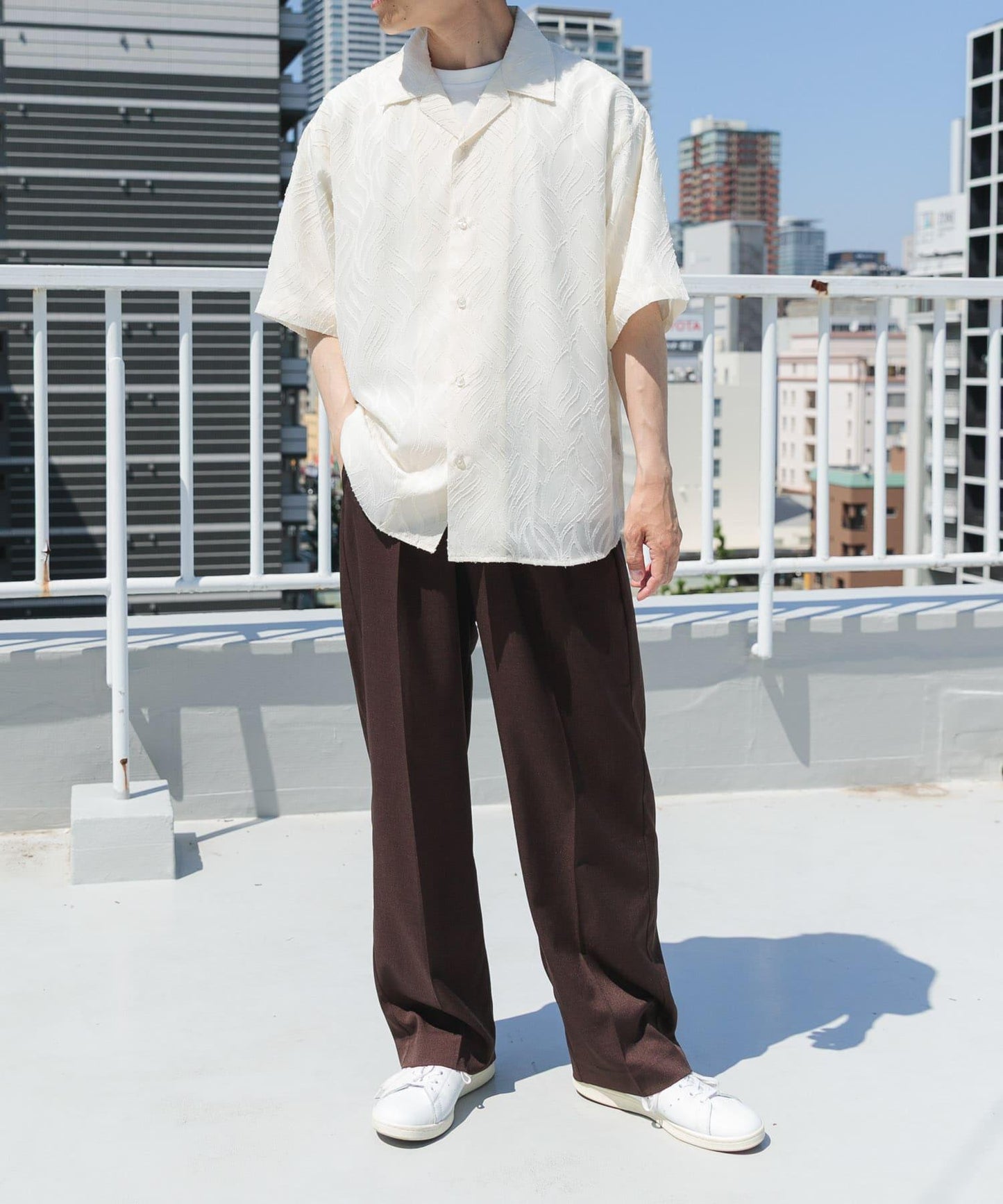 波浪剪裁開領透視襯衫