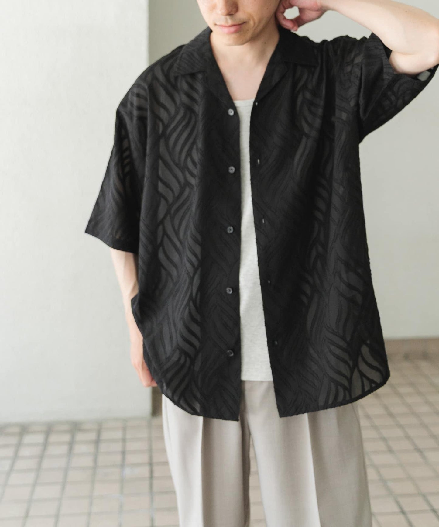 波浪剪裁開領透視襯衫