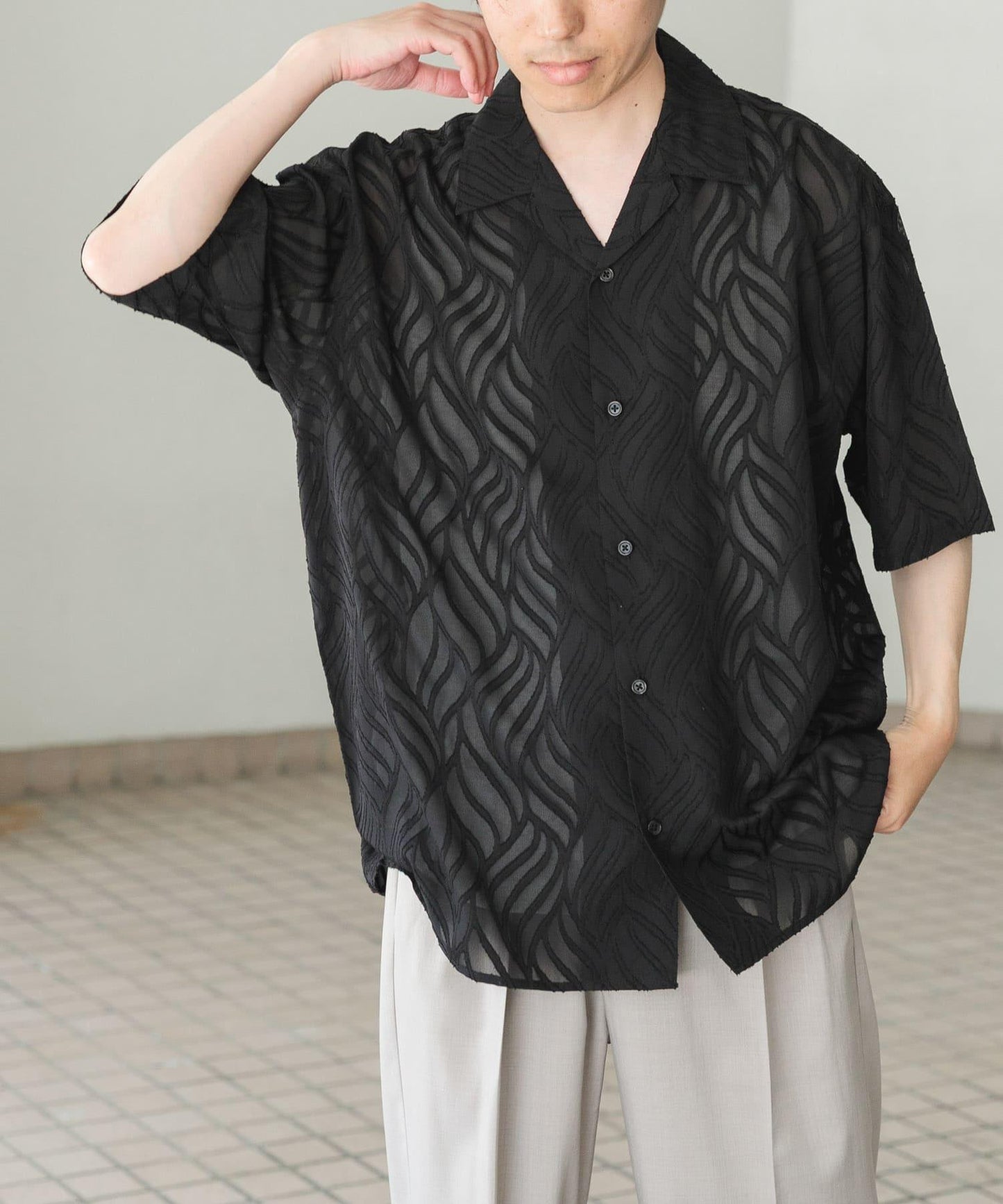 波浪剪裁開領透視襯衫