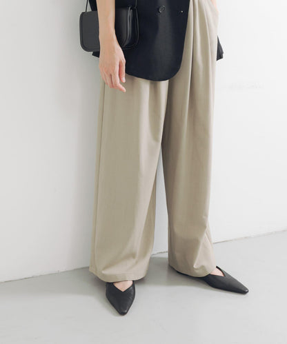 『聯名』 MILLIWM×URBANR V口切口後帶高跟鞋