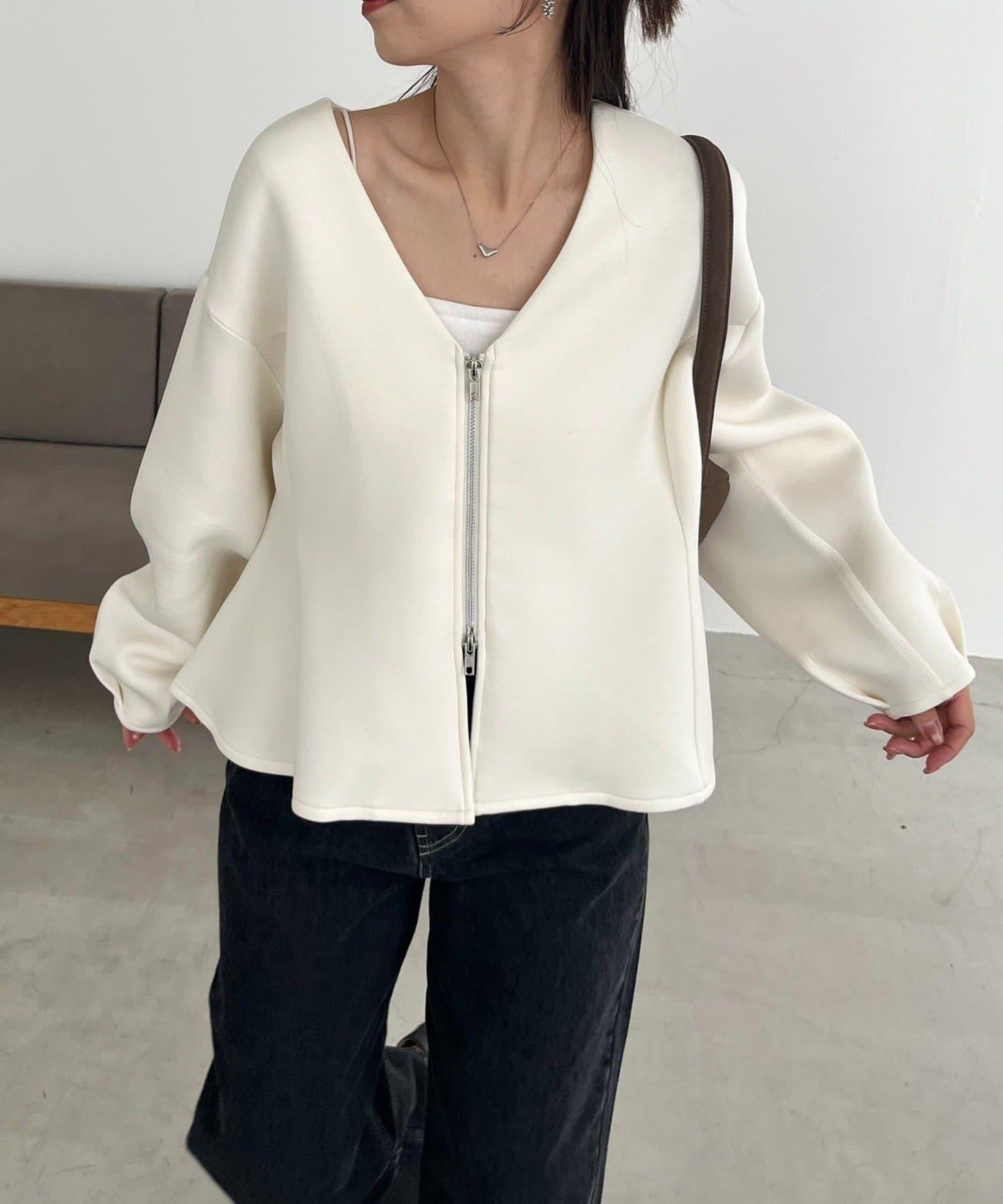 【顯瘦提臀】荷葉邊拉鍊開衫