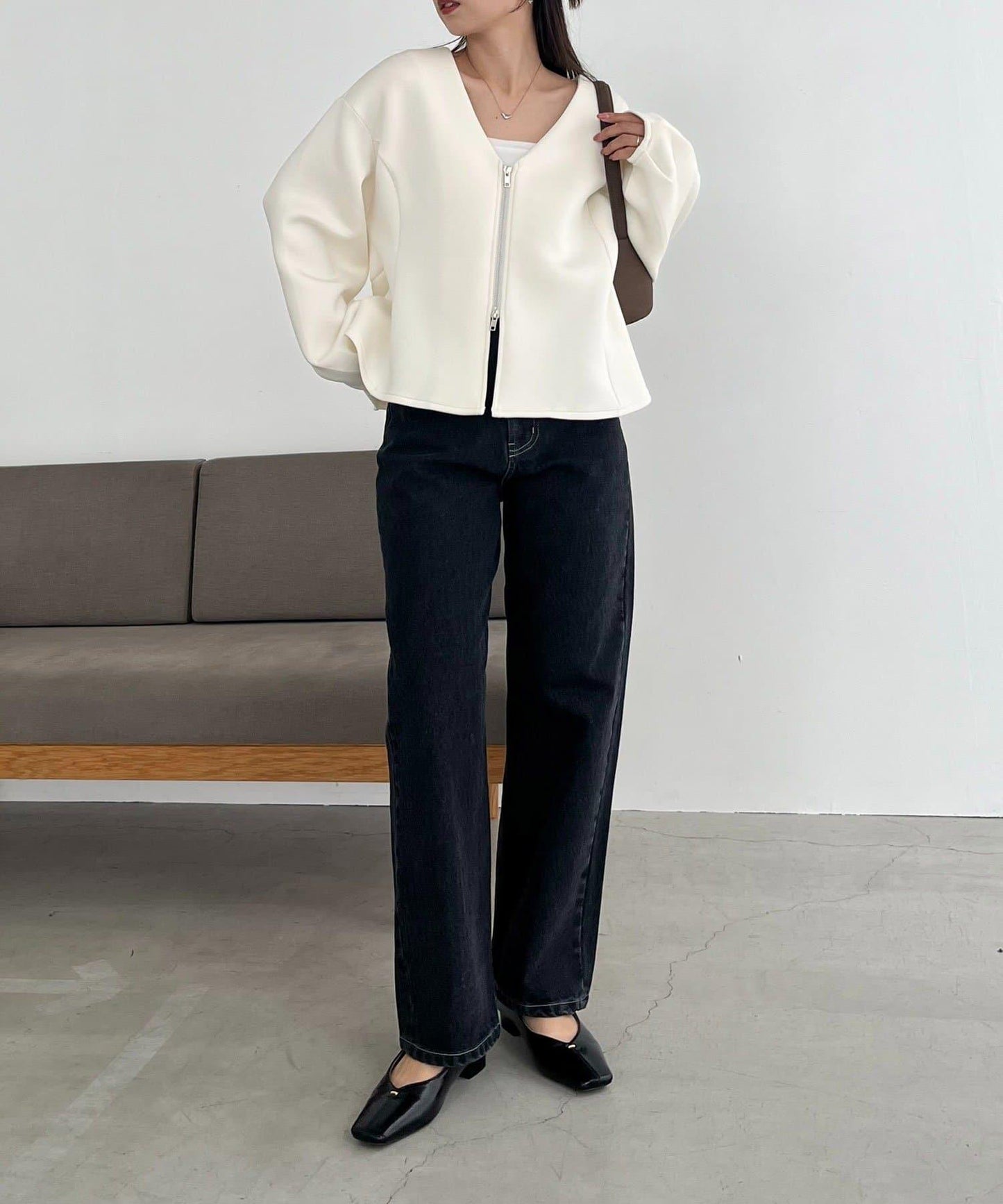 【顯瘦提臀】荷葉邊拉鍊開衫