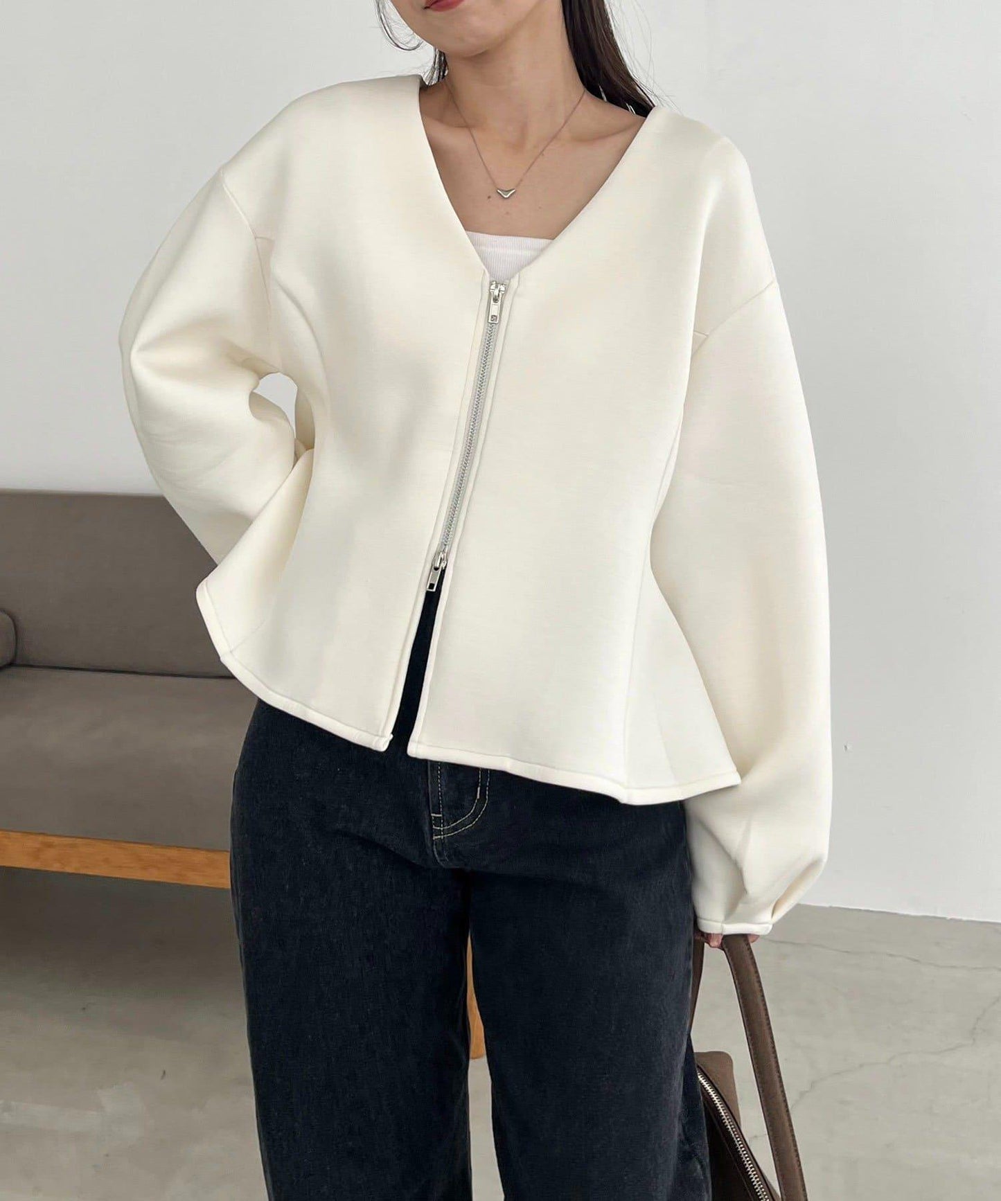 【顯瘦提臀】荷葉邊拉鍊開衫