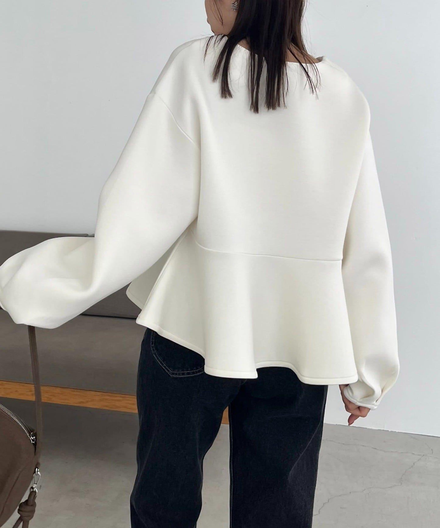 【顯瘦提臀】荷葉邊拉鍊開衫