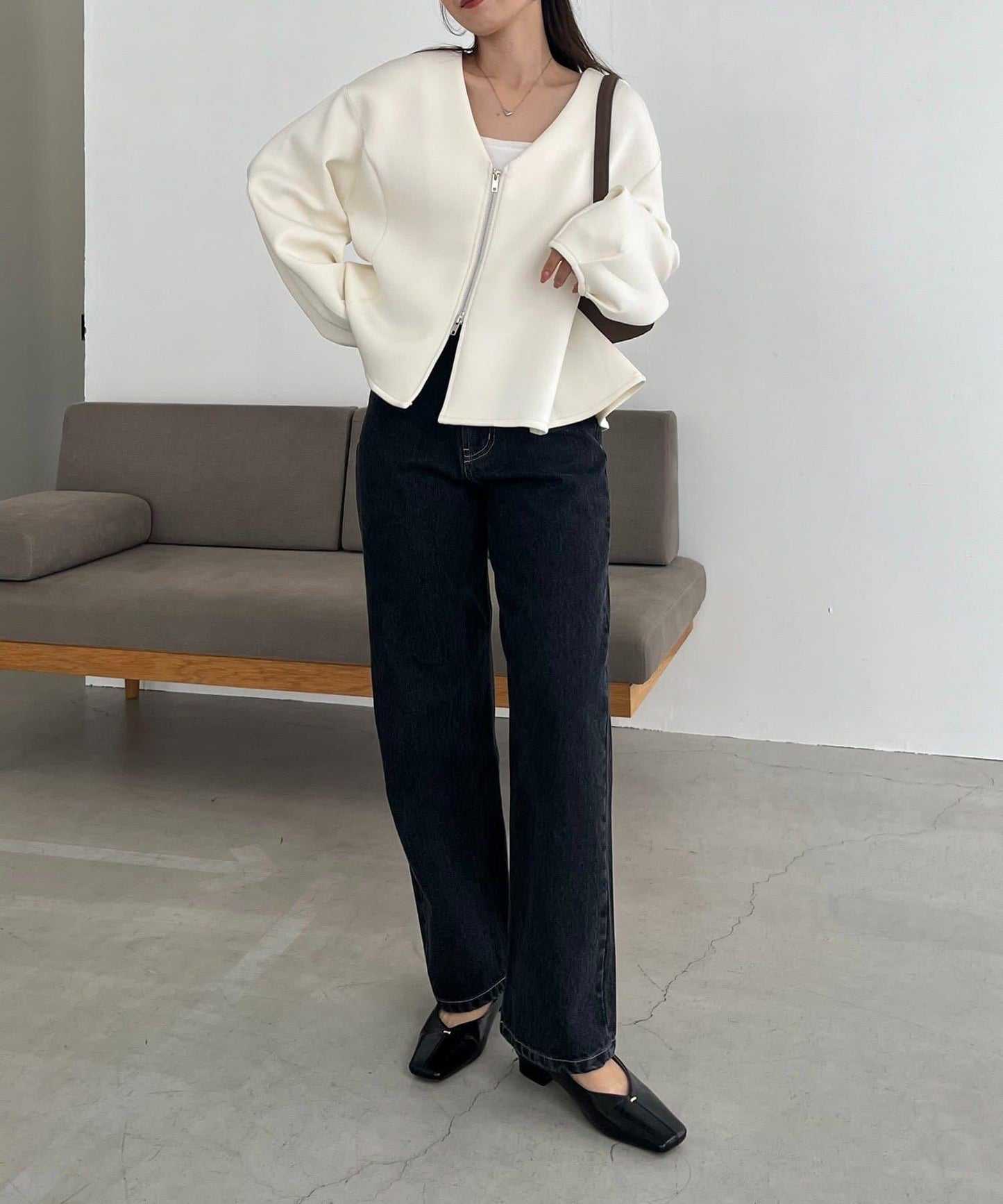 【顯瘦提臀】荷葉邊拉鍊開衫