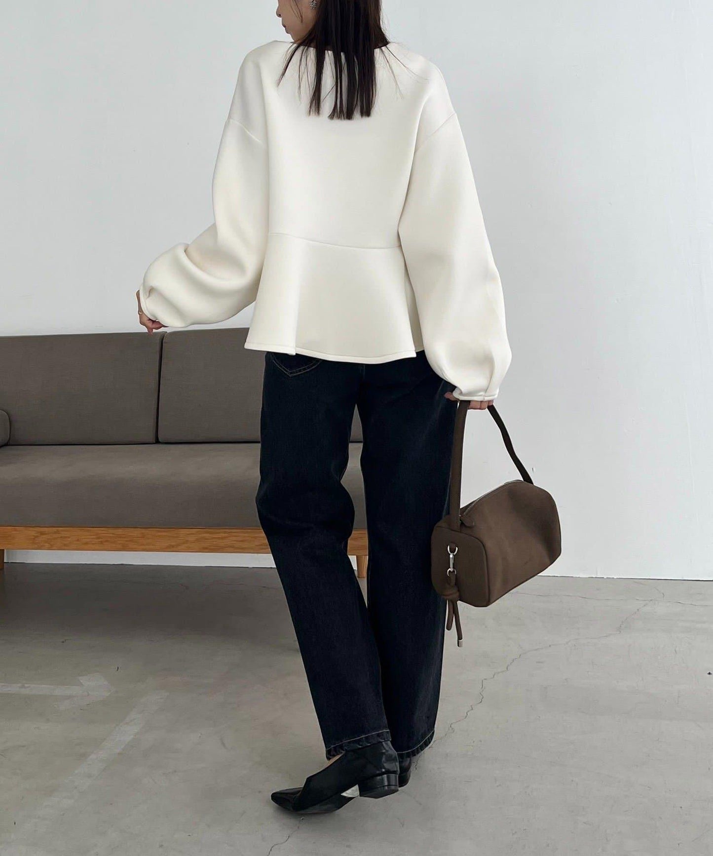 【顯瘦提臀】荷葉邊拉鍊開衫