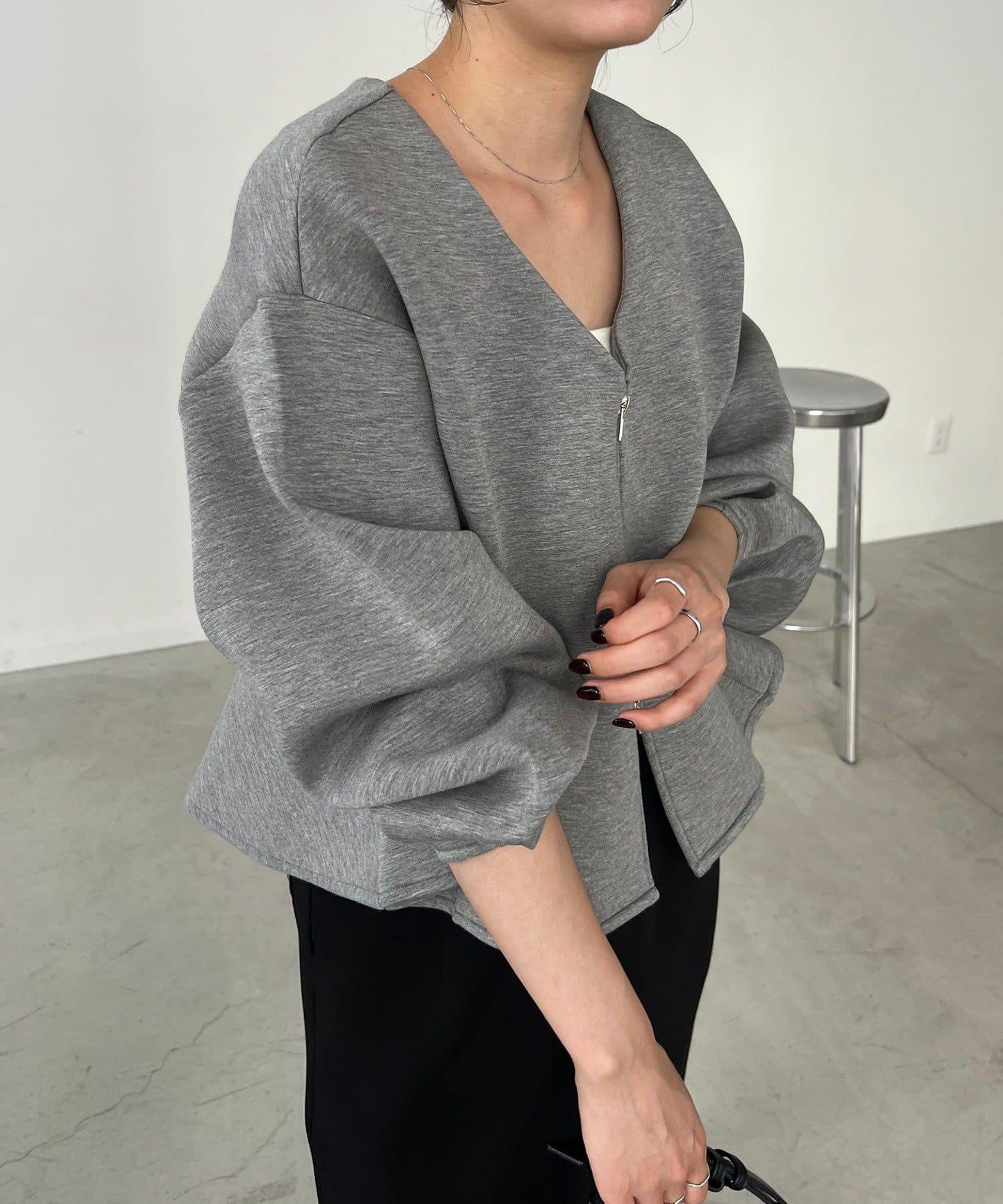 【顯瘦提臀】荷葉邊拉鍊開衫