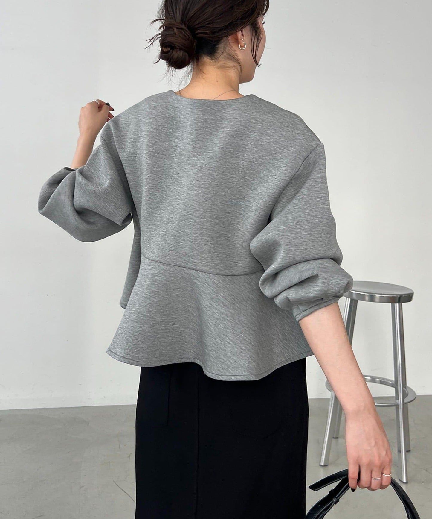 【顯瘦提臀】荷葉邊拉鍊開衫