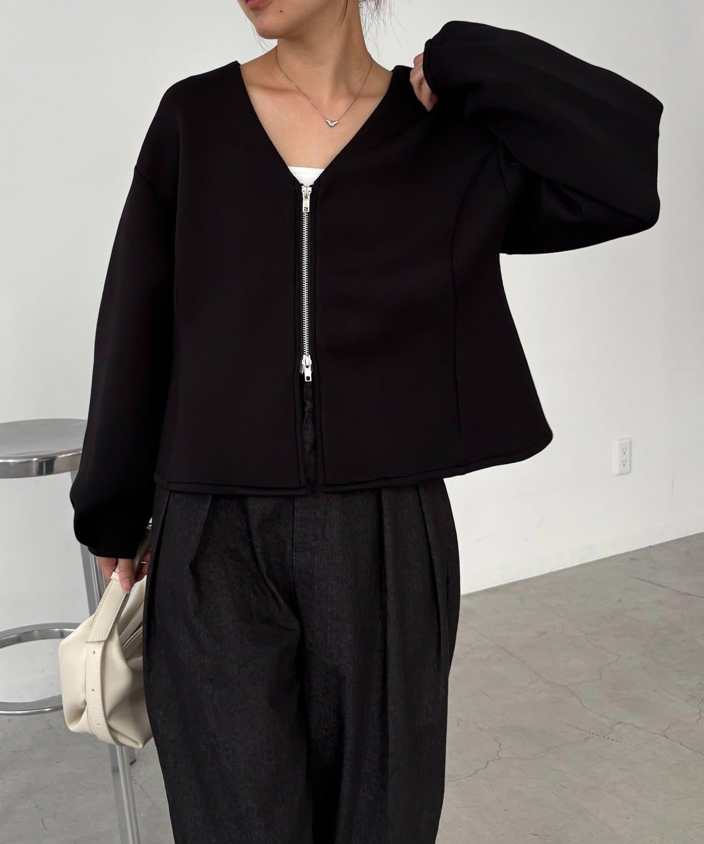 【顯瘦提臀】荷葉邊拉鍊開衫