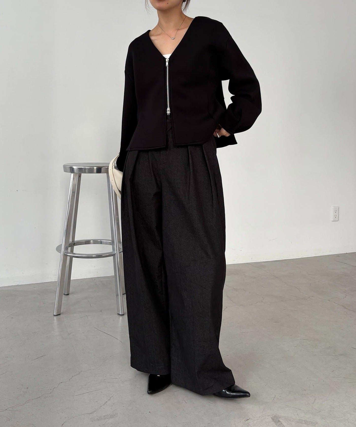 【顯瘦提臀】荷葉邊拉鍊開衫