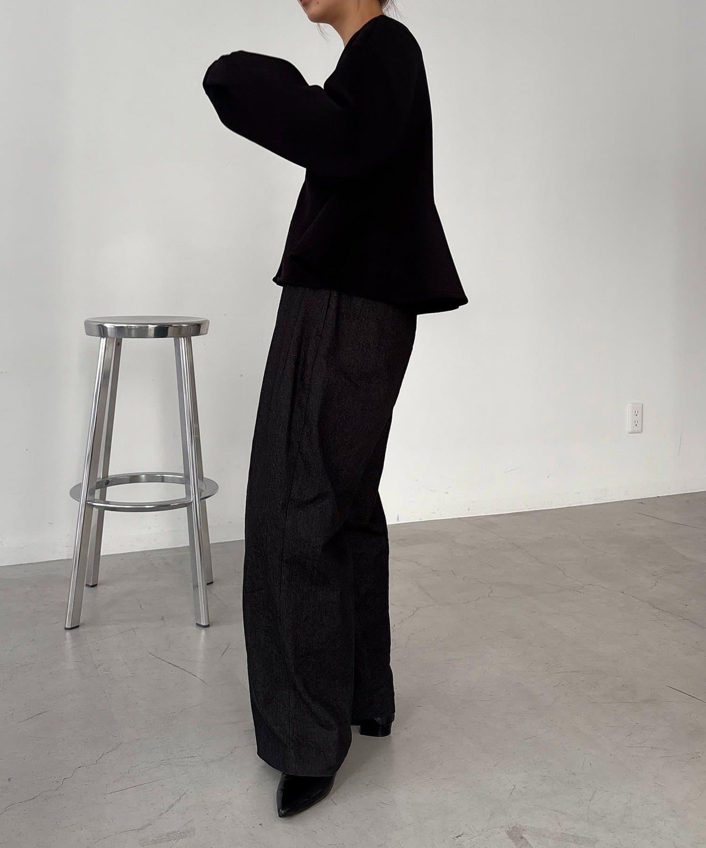 【顯瘦提臀】荷葉邊拉鍊開衫