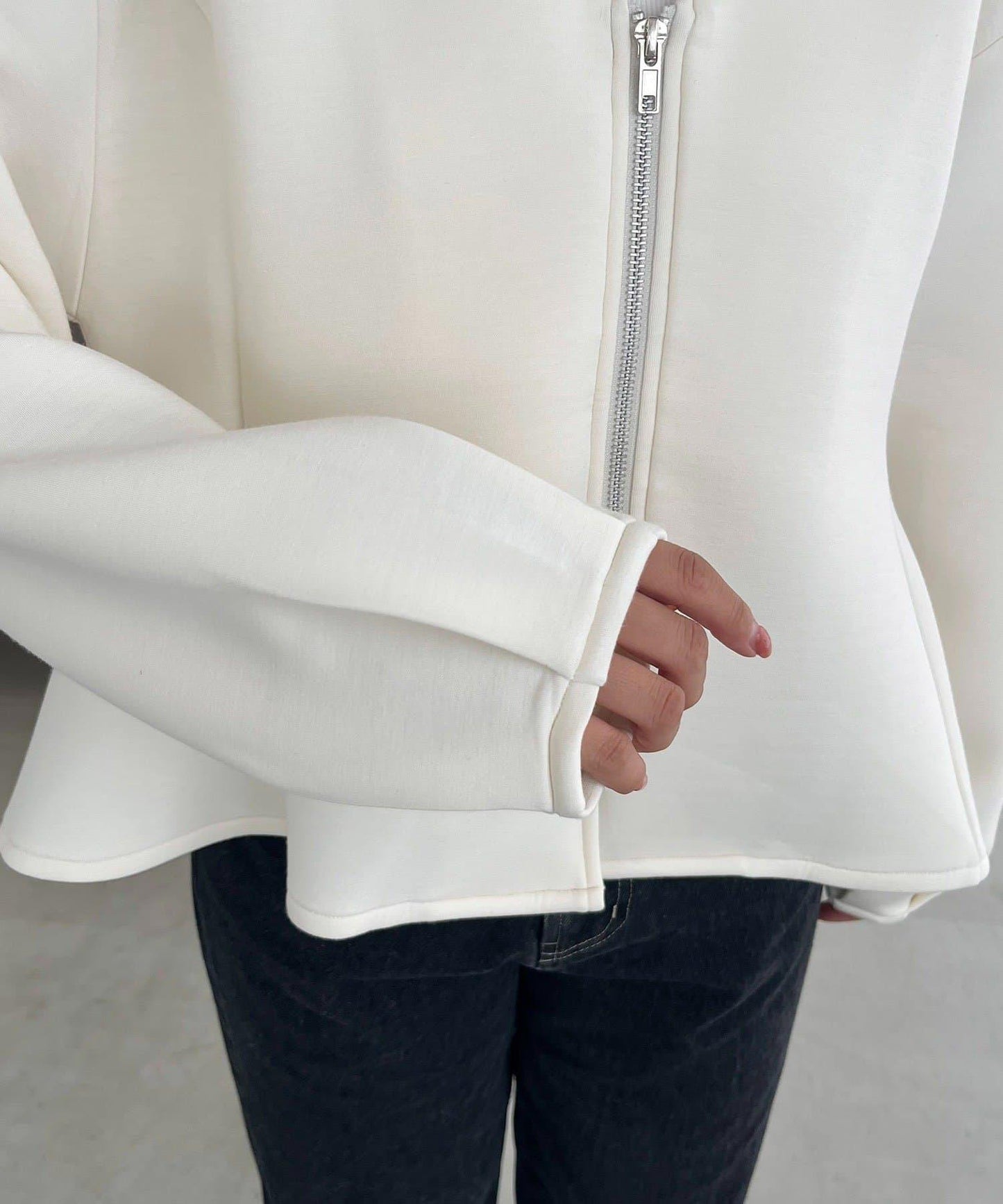 【顯瘦提臀】荷葉邊拉鍊開衫