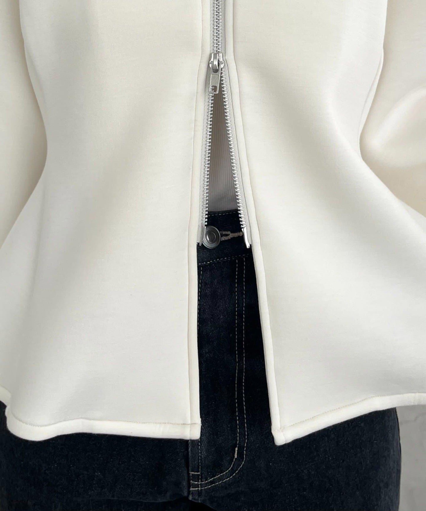 【顯瘦提臀】荷葉邊拉鍊開衫