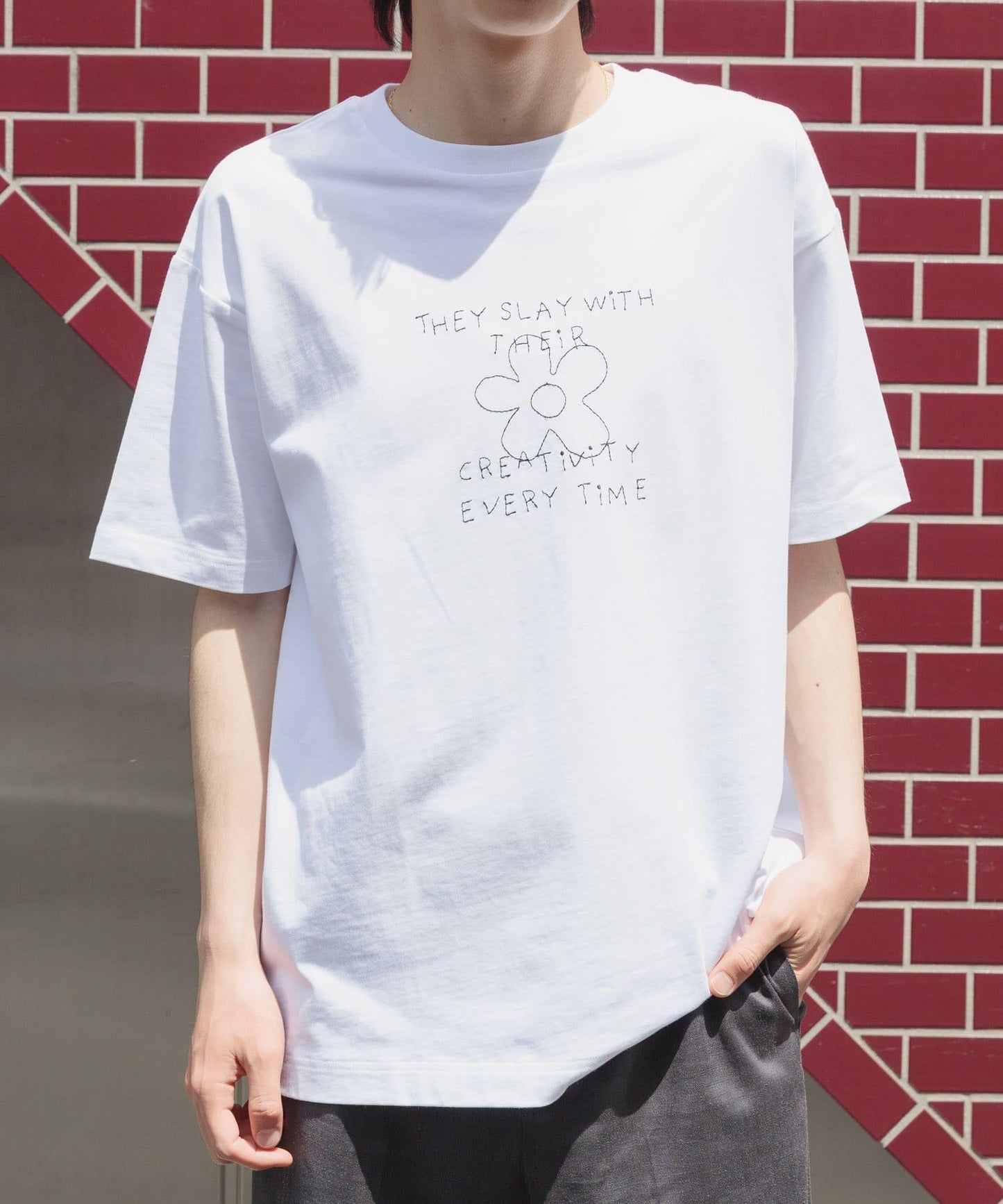 字母刺繡T恤 creativity
