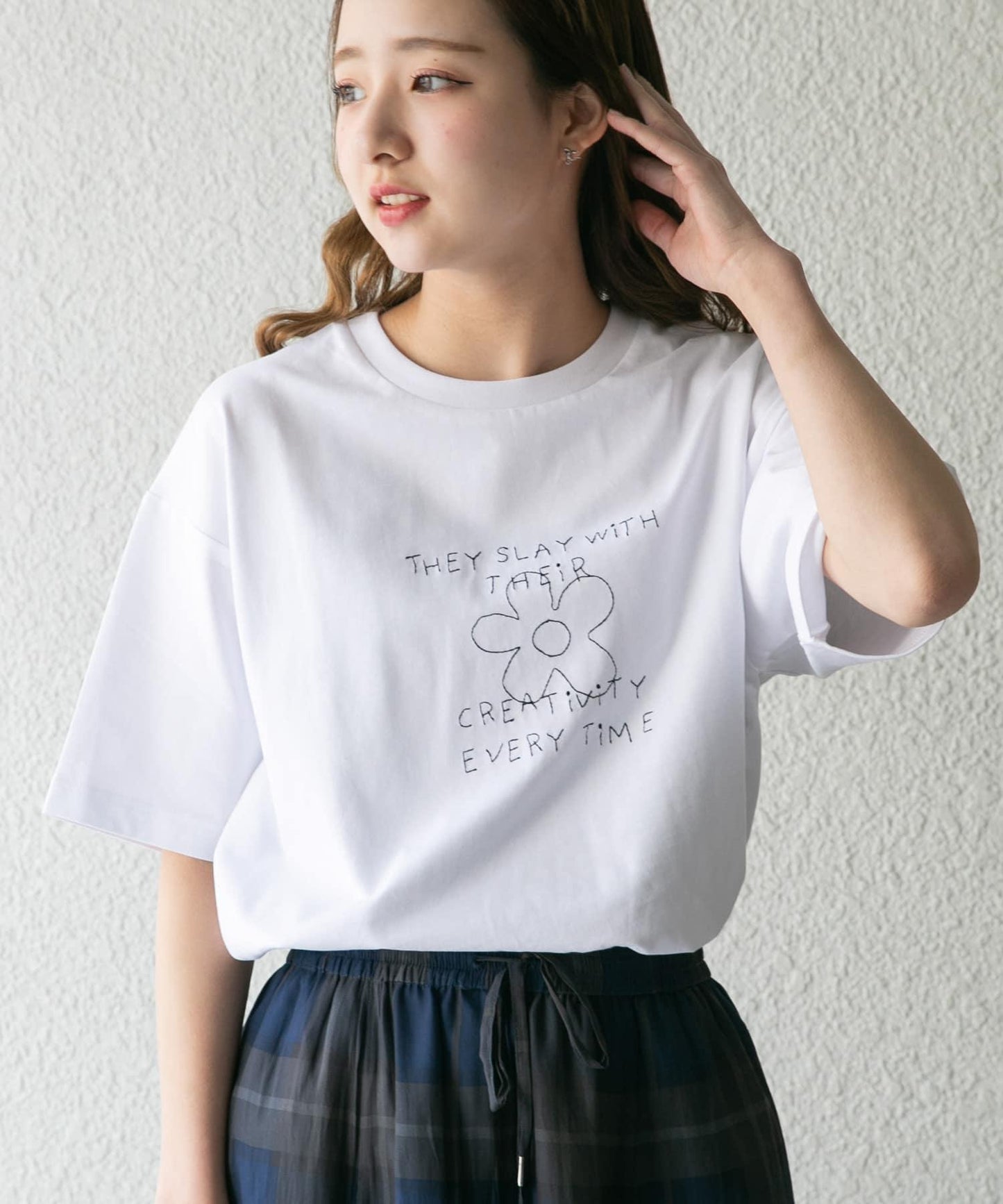 字母刺繡T恤 creativity