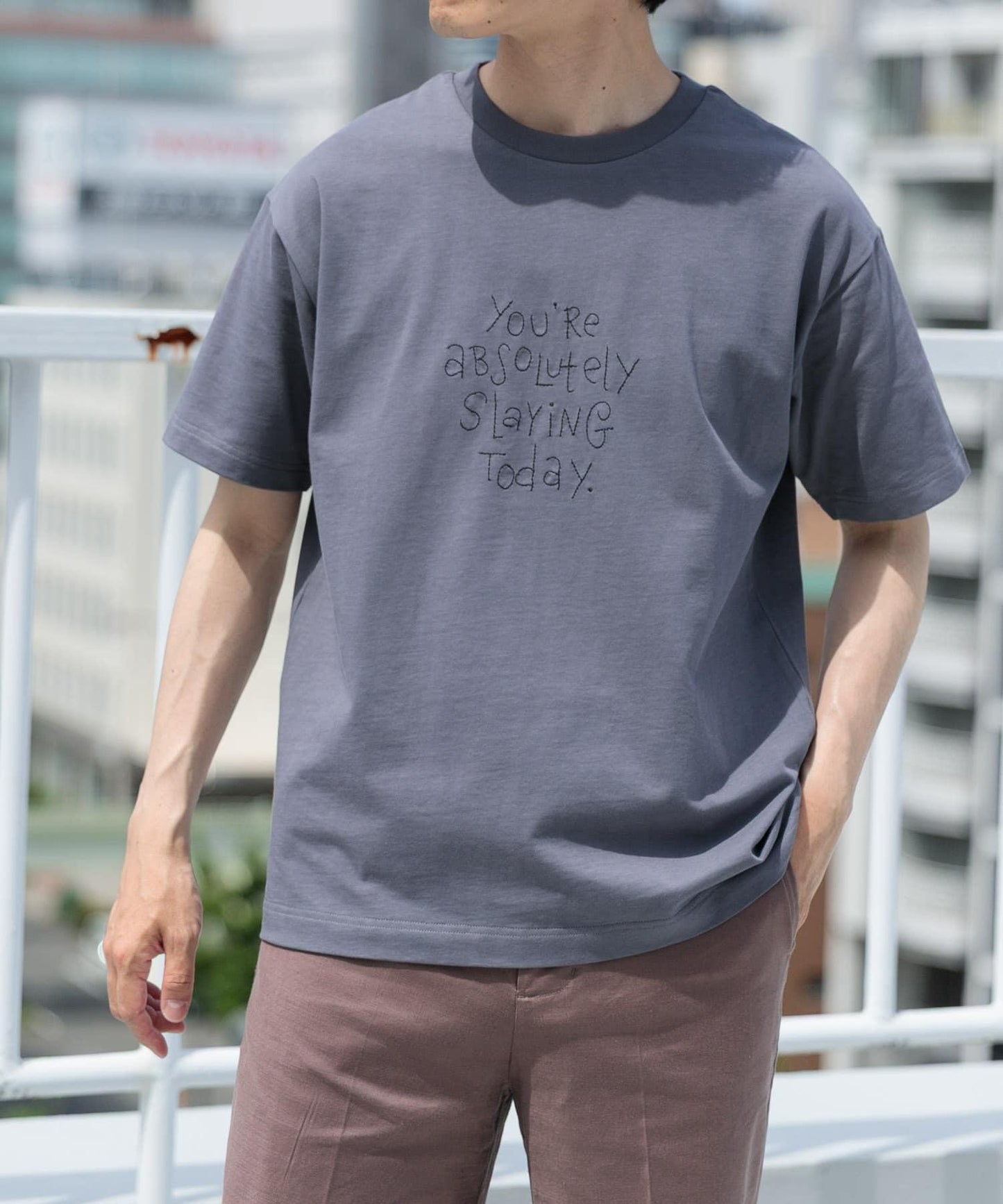 字母刺繡T恤 slaying today