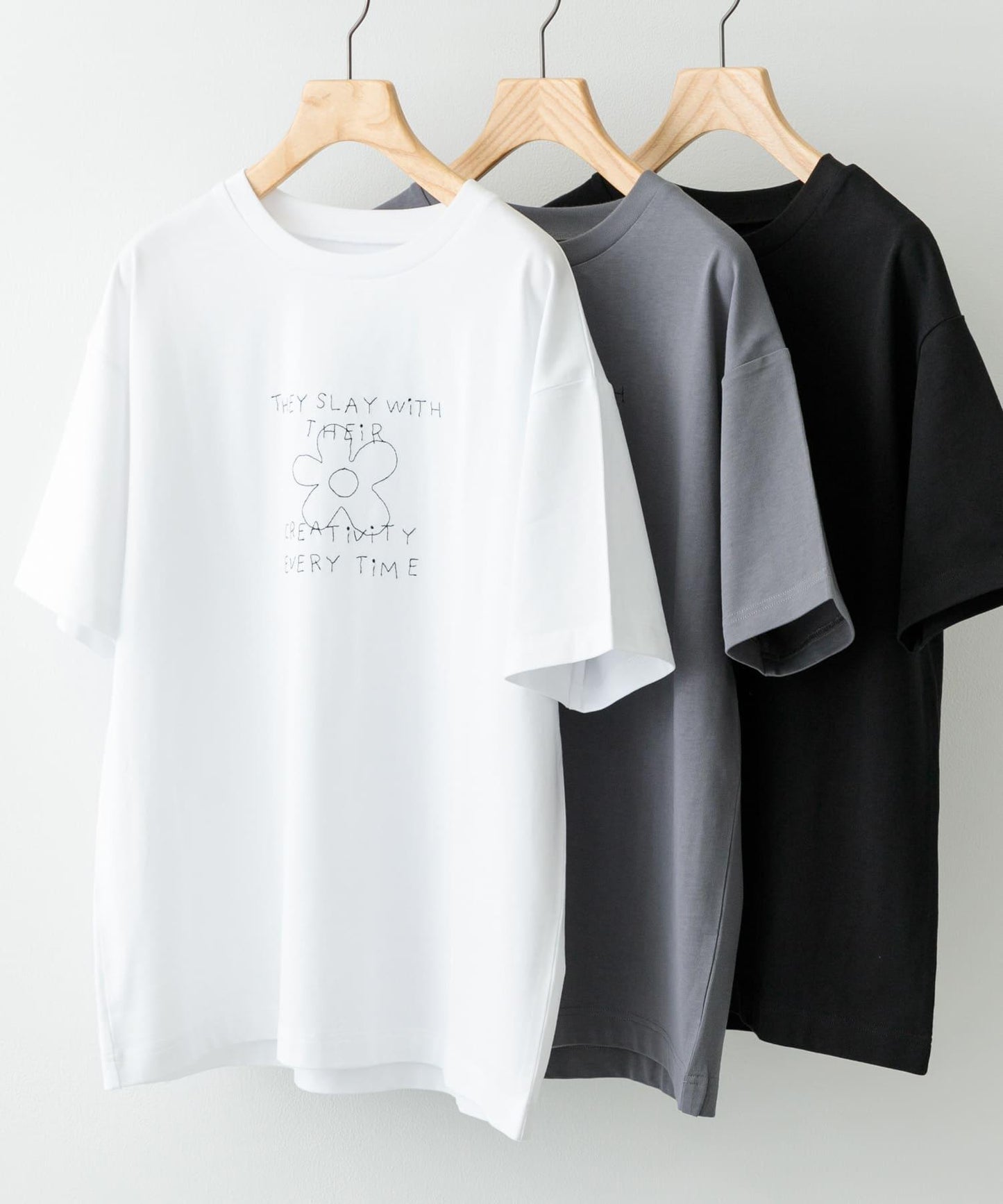 字母刺繡T恤 creativity