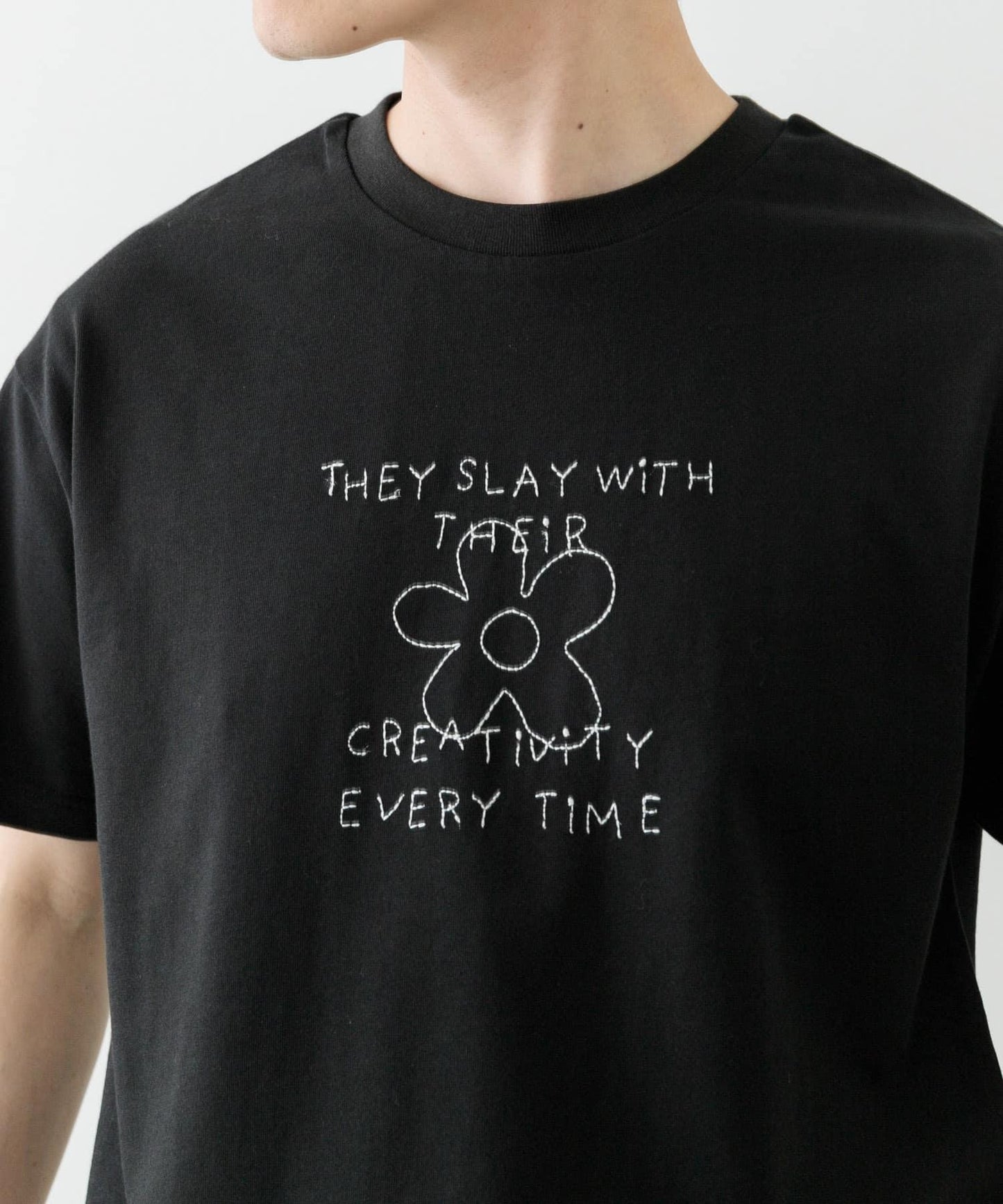 字母刺繡T恤 creativity