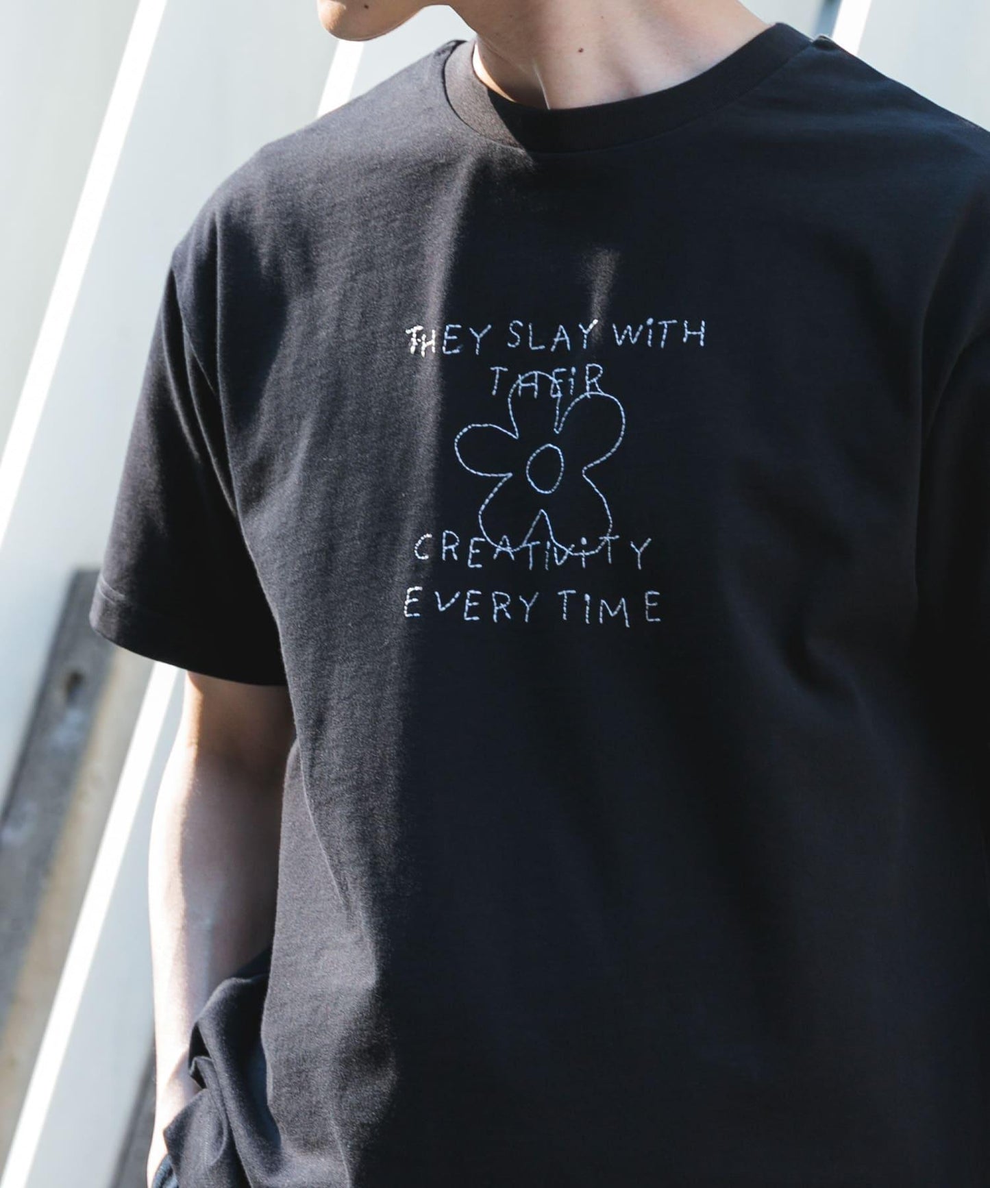 字母刺繡T恤 creativity