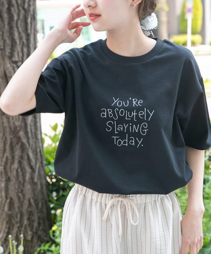 字母刺繡T恤 slaying today