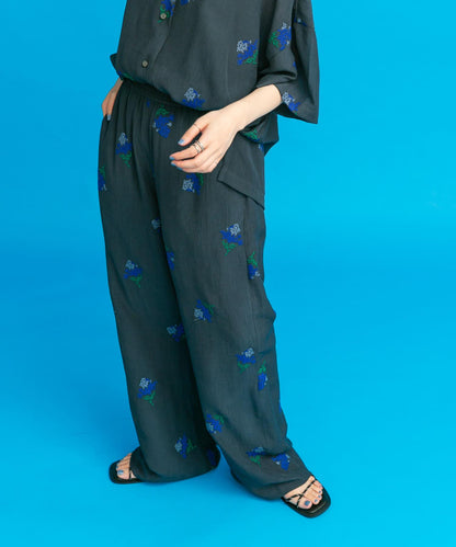刺繡休閒褲