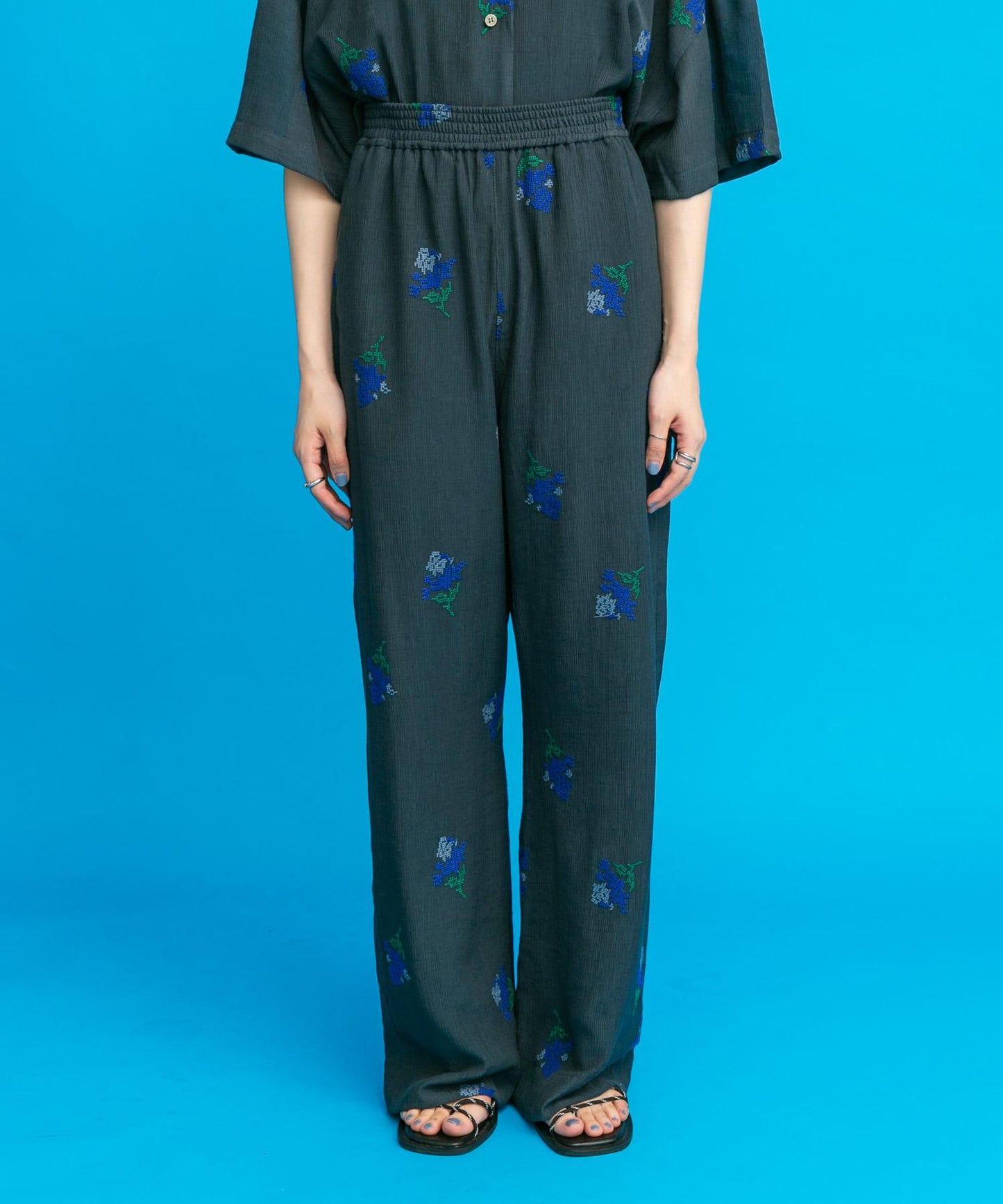 刺繡休閒褲