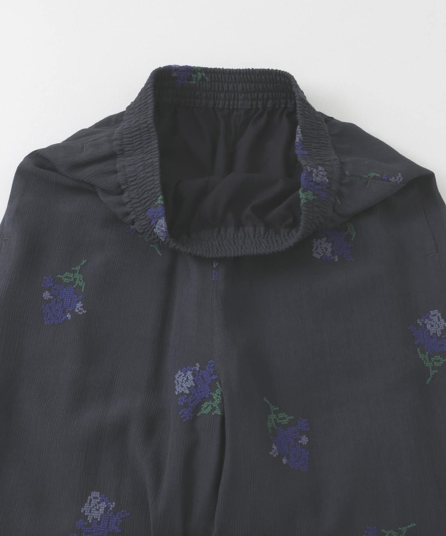 刺繡休閒褲