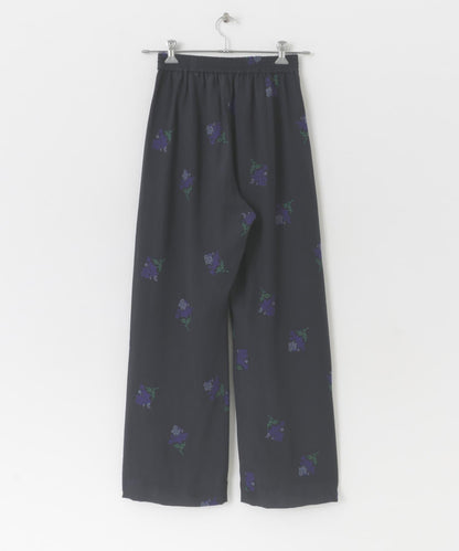 刺繡休閒褲
