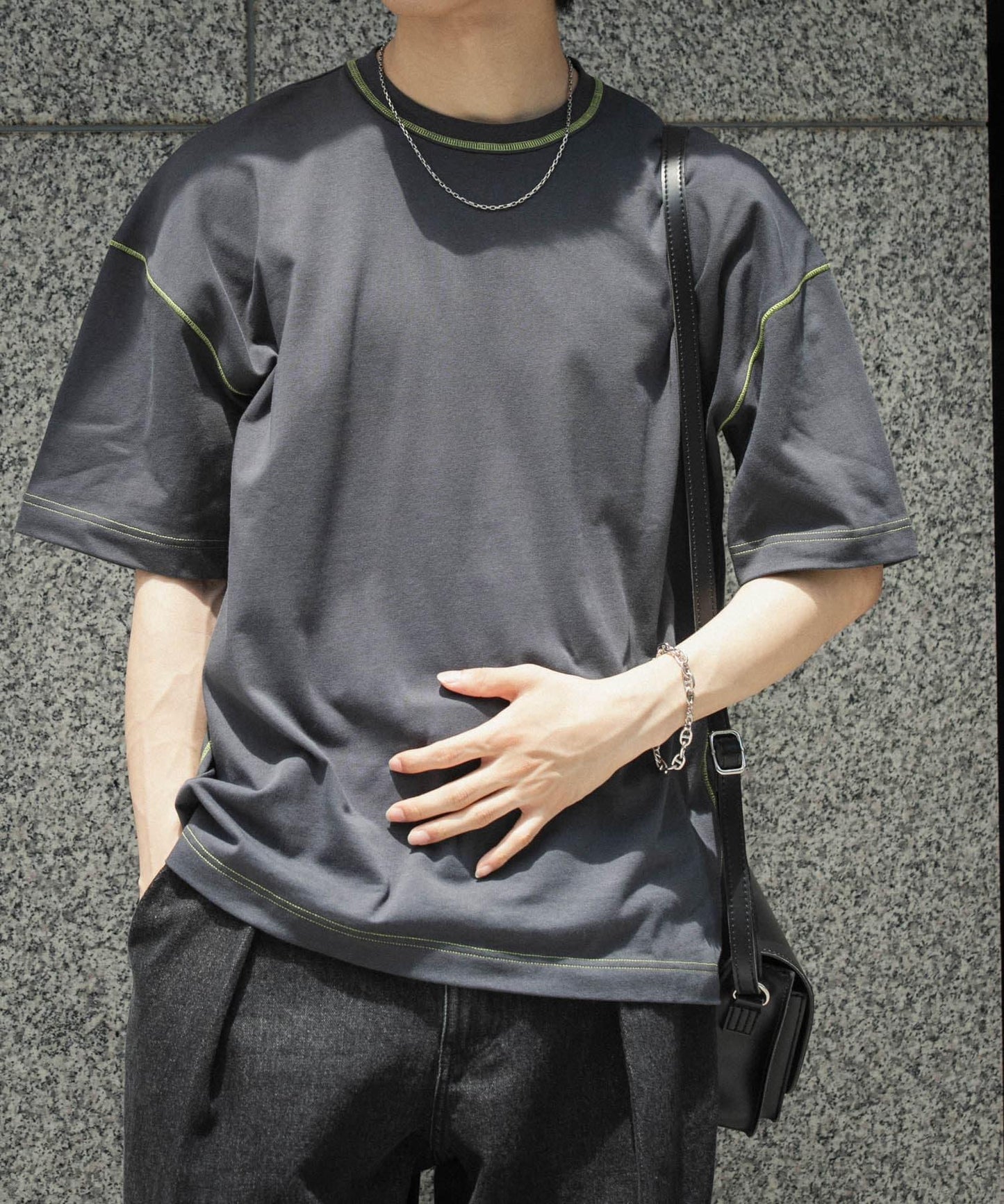 中性拼色縫線設計T恤（五分袖）