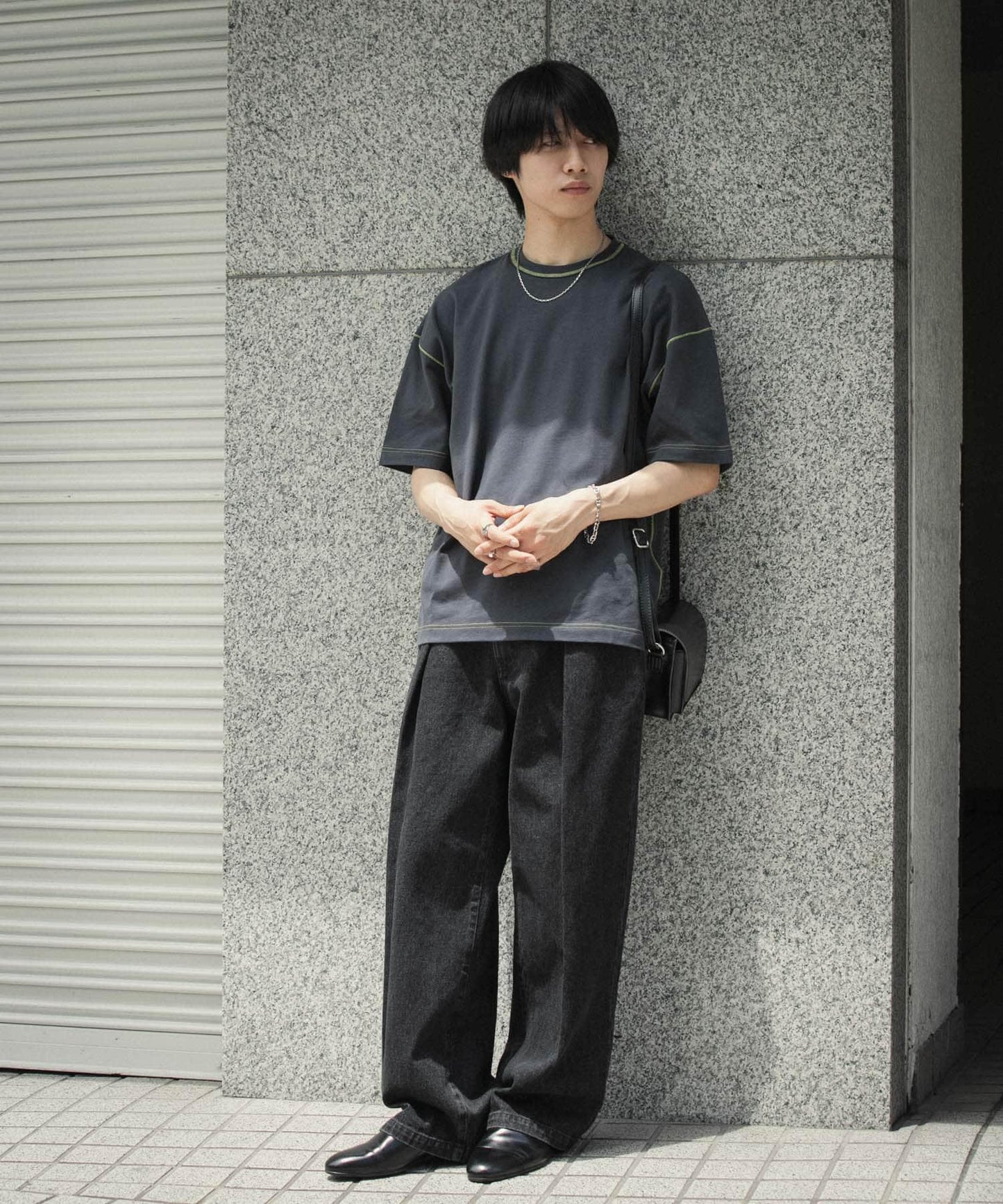 中性拼色縫線設計T恤（五分袖）