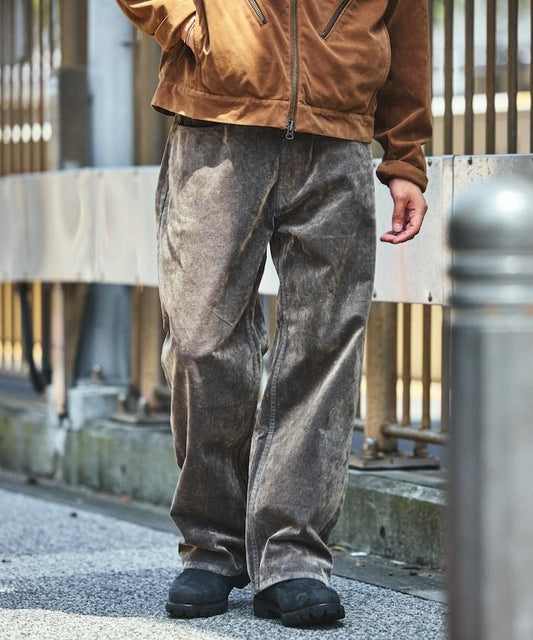 直筒版型植絨寬鬆牛仔褲