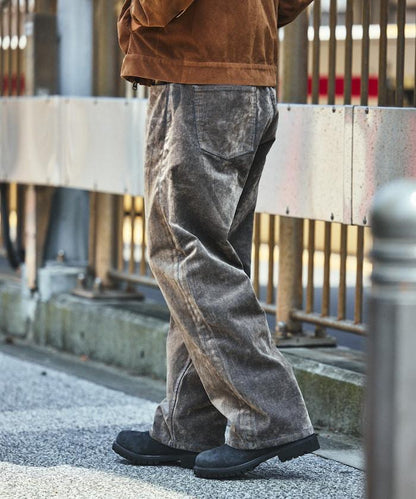 直筒版型植絨寬鬆牛仔褲