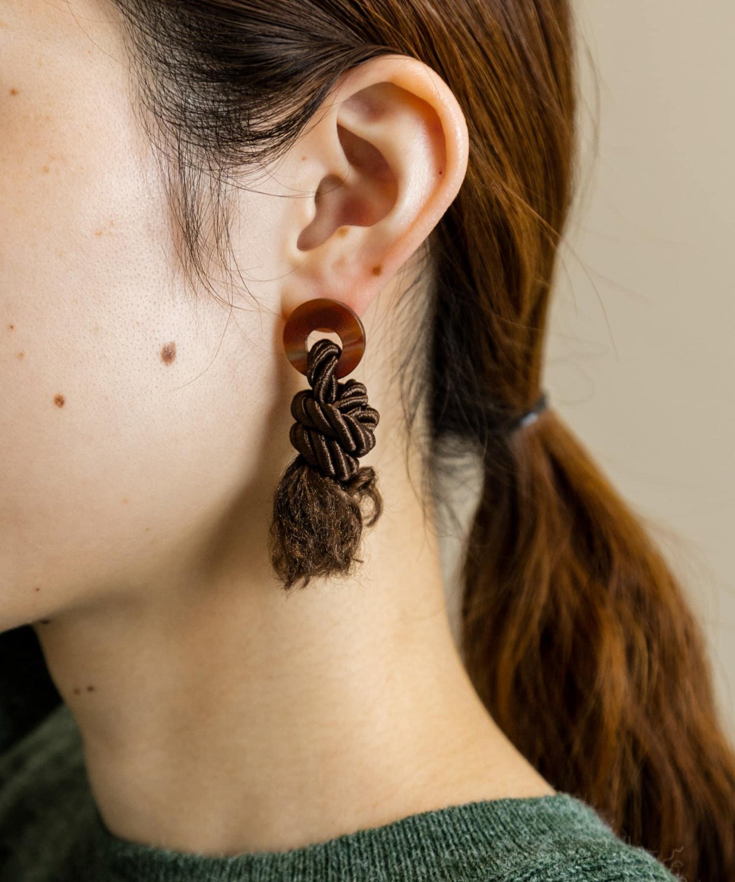 繩圈樹脂耳環