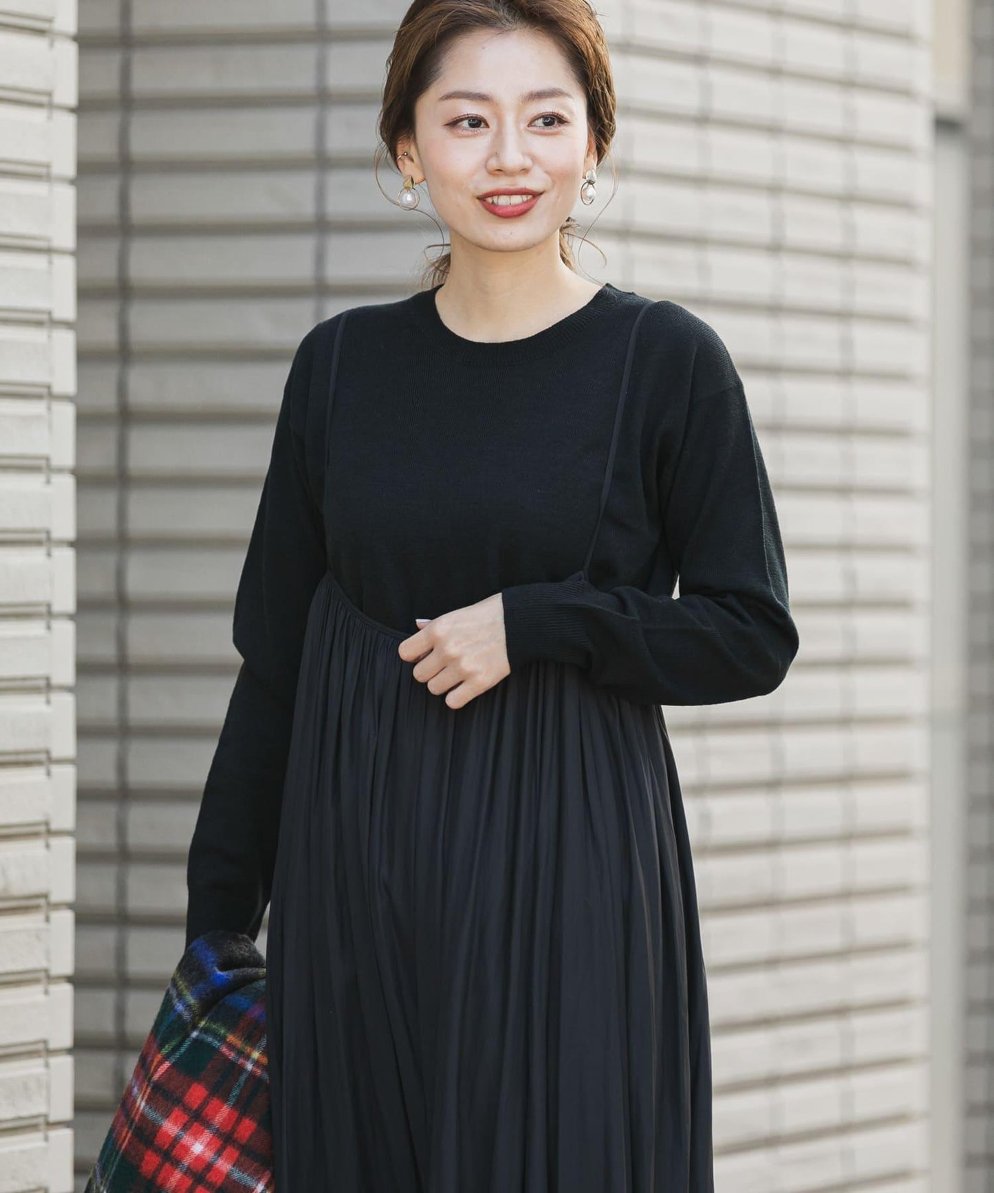 百褶吊帶連衣裙×圓領針織衫