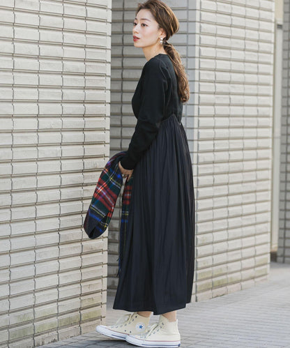 百褶吊帶連衣裙×圓領針織衫