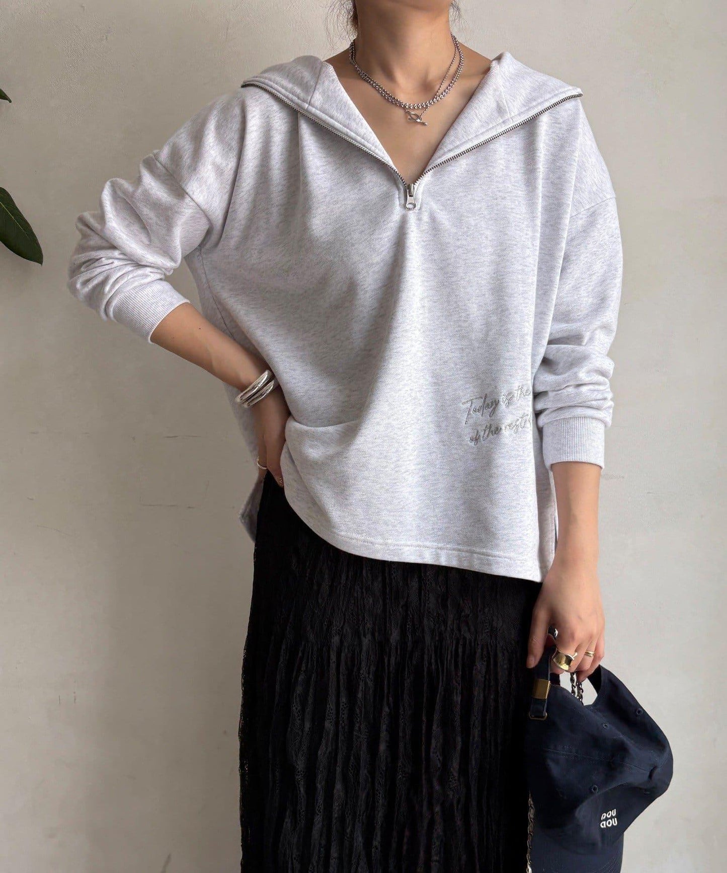 亮片字母連帽衛衣